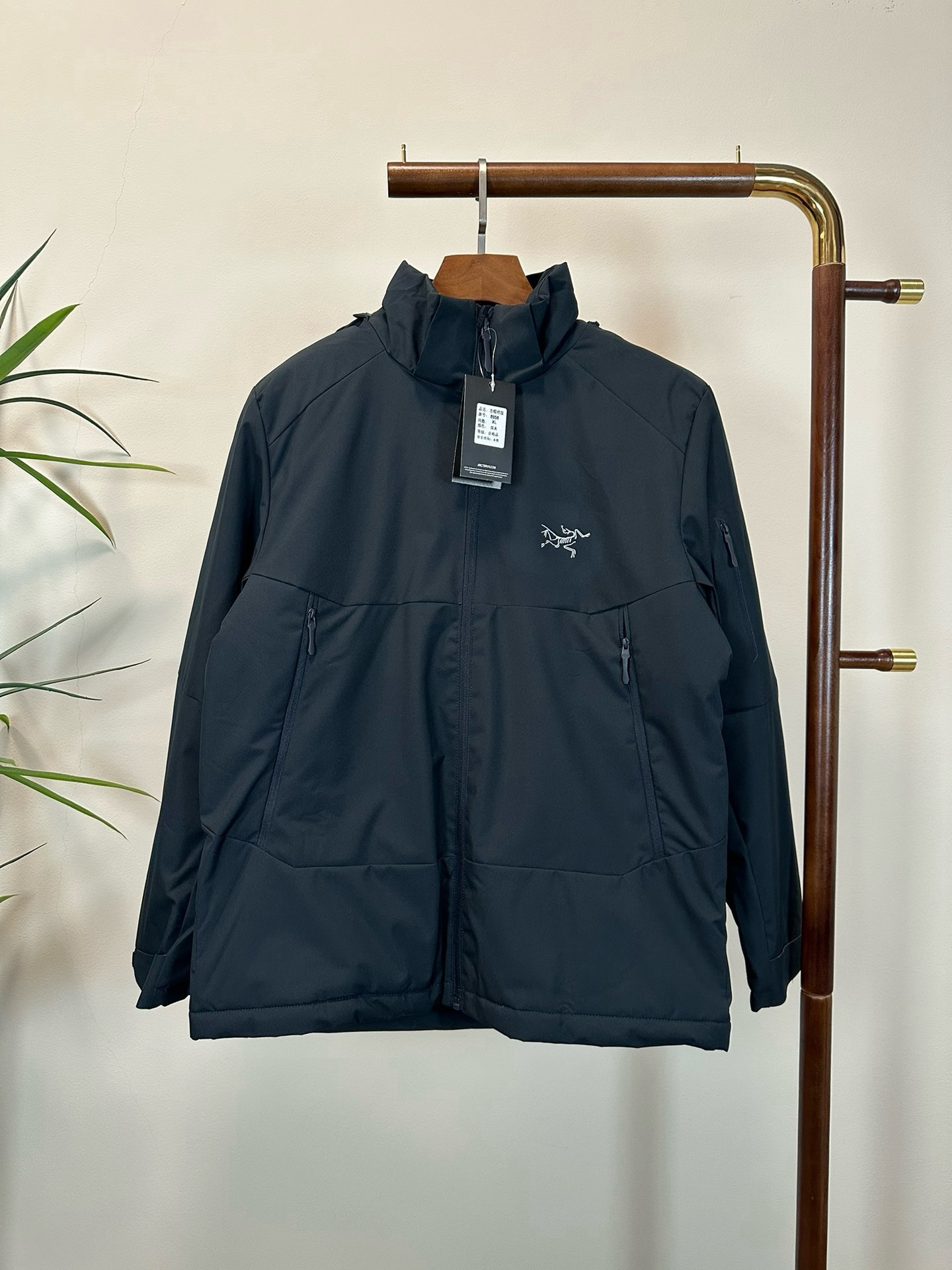 Arc'teryx Hoodie — 8b081b23 Angle 1