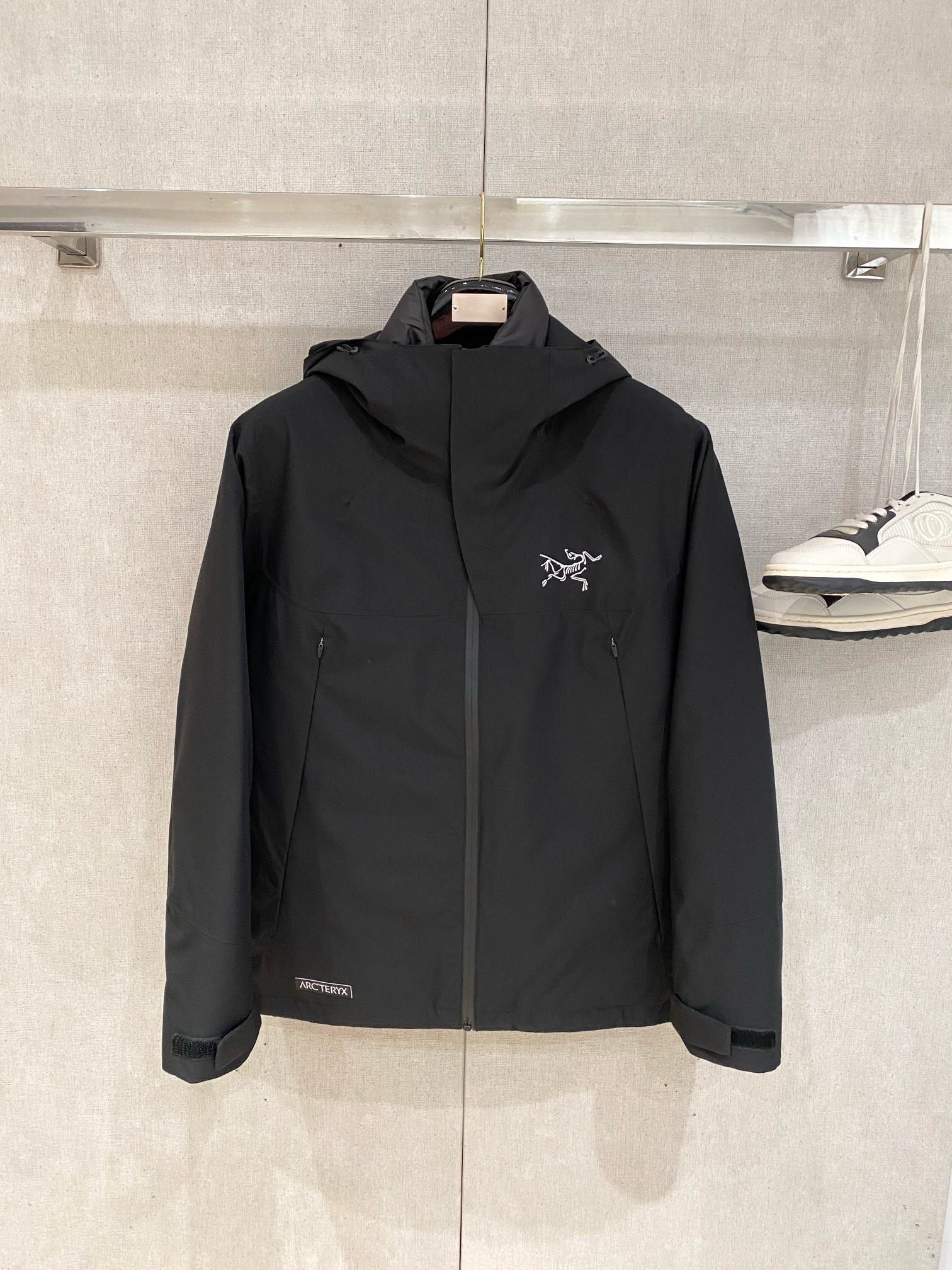 Arc'teryx Hoodie — 9942954b Angle 1