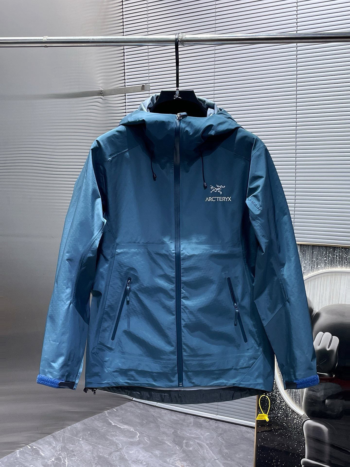 Arc'teryx Hoodie — a04bc314 Angle 1