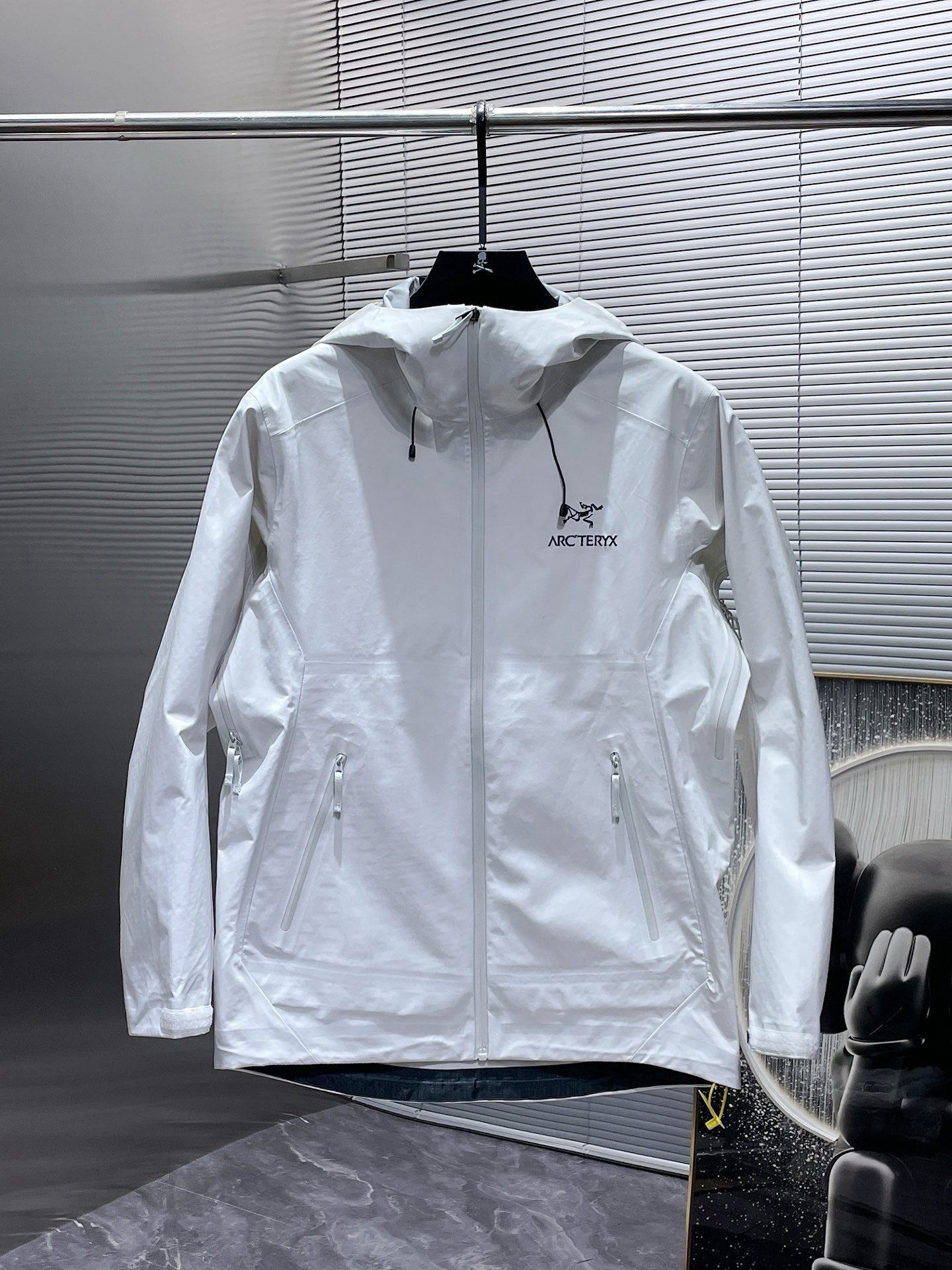 Arc'teryx Hoodie — a3c51cc7 Angle 1