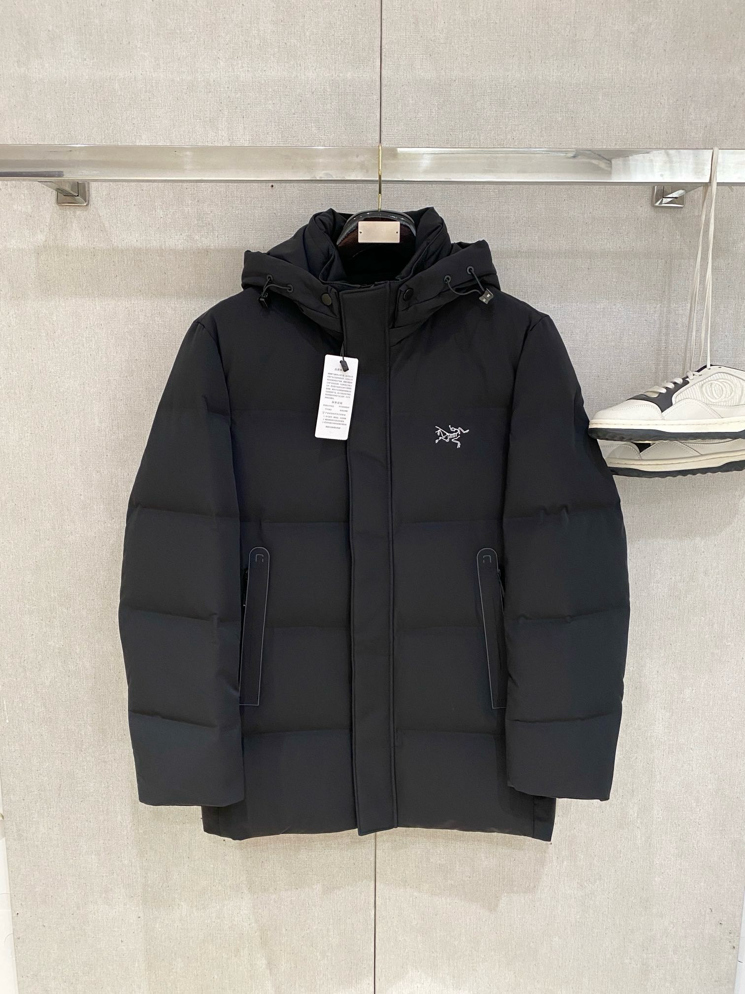 Arc'teryx Hoodie — af1eaf09 Angle 1