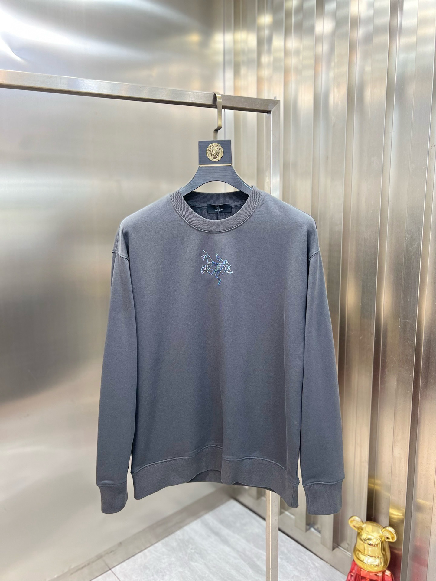 Arc'teryx Hoodie — b4ee7284 Angle 1