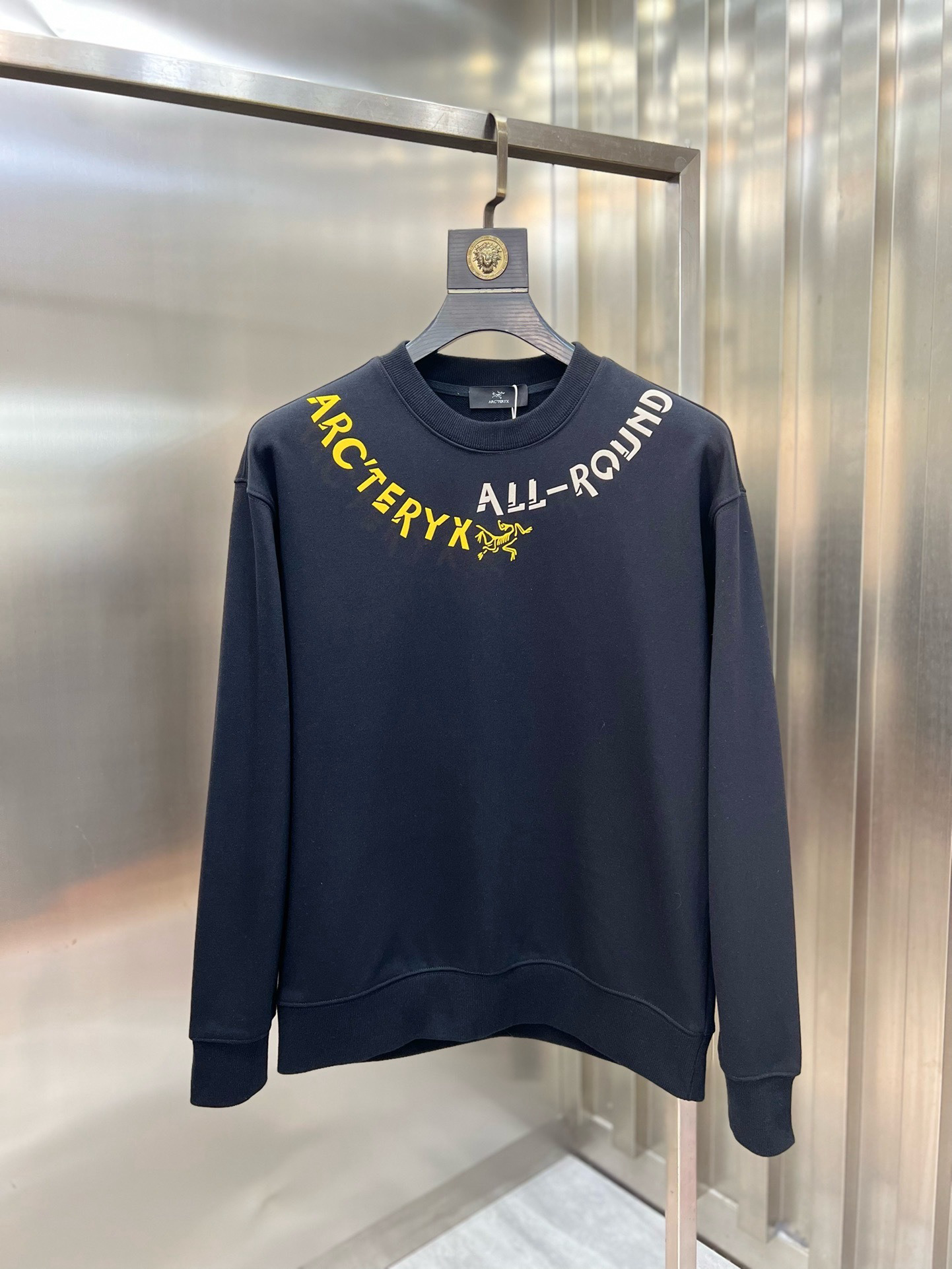 Arc'teryx Hoodie — b6a7f00b Angle 1