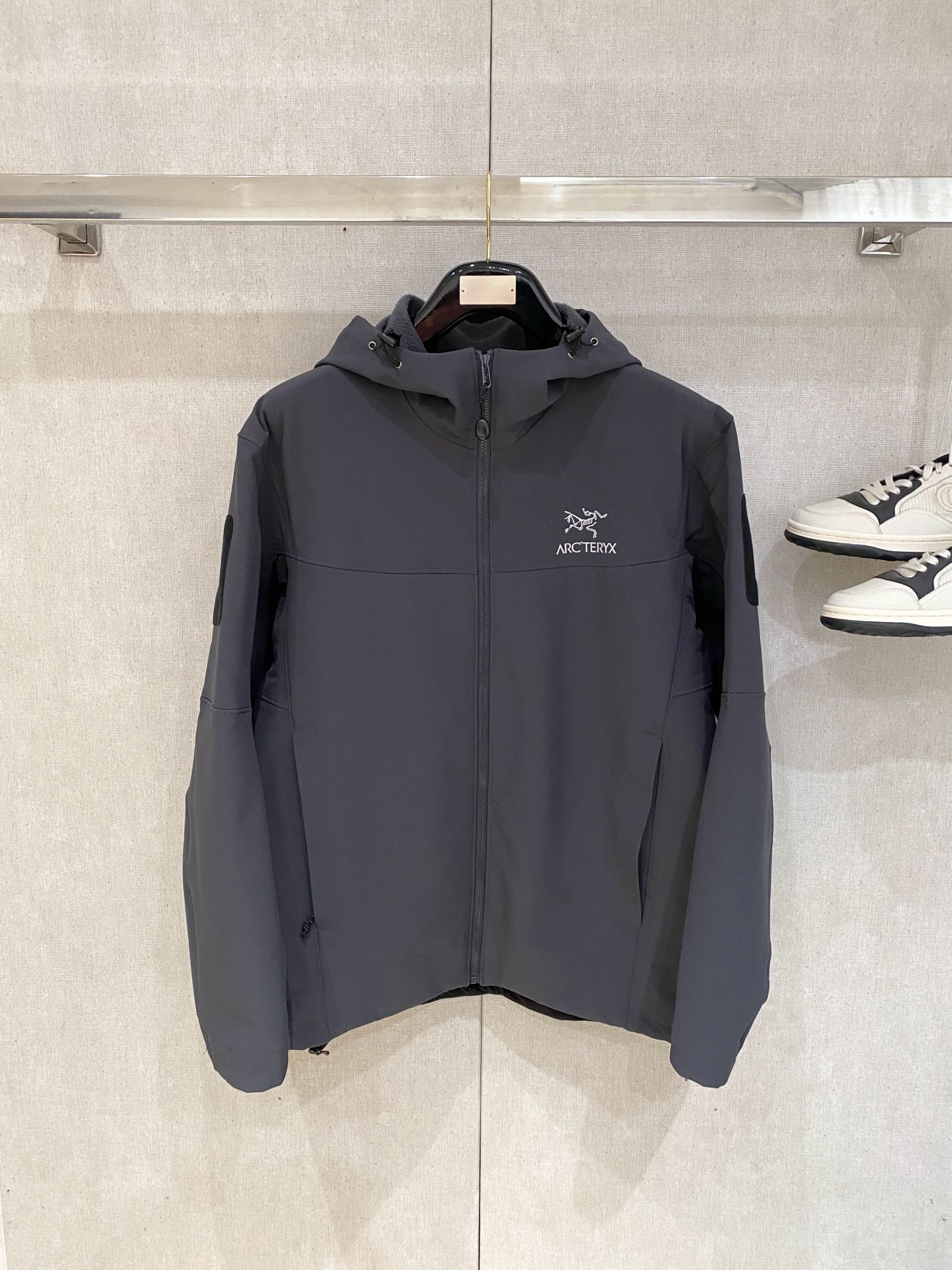 Arc'teryx Hoodie — c35971a8 Angle 1