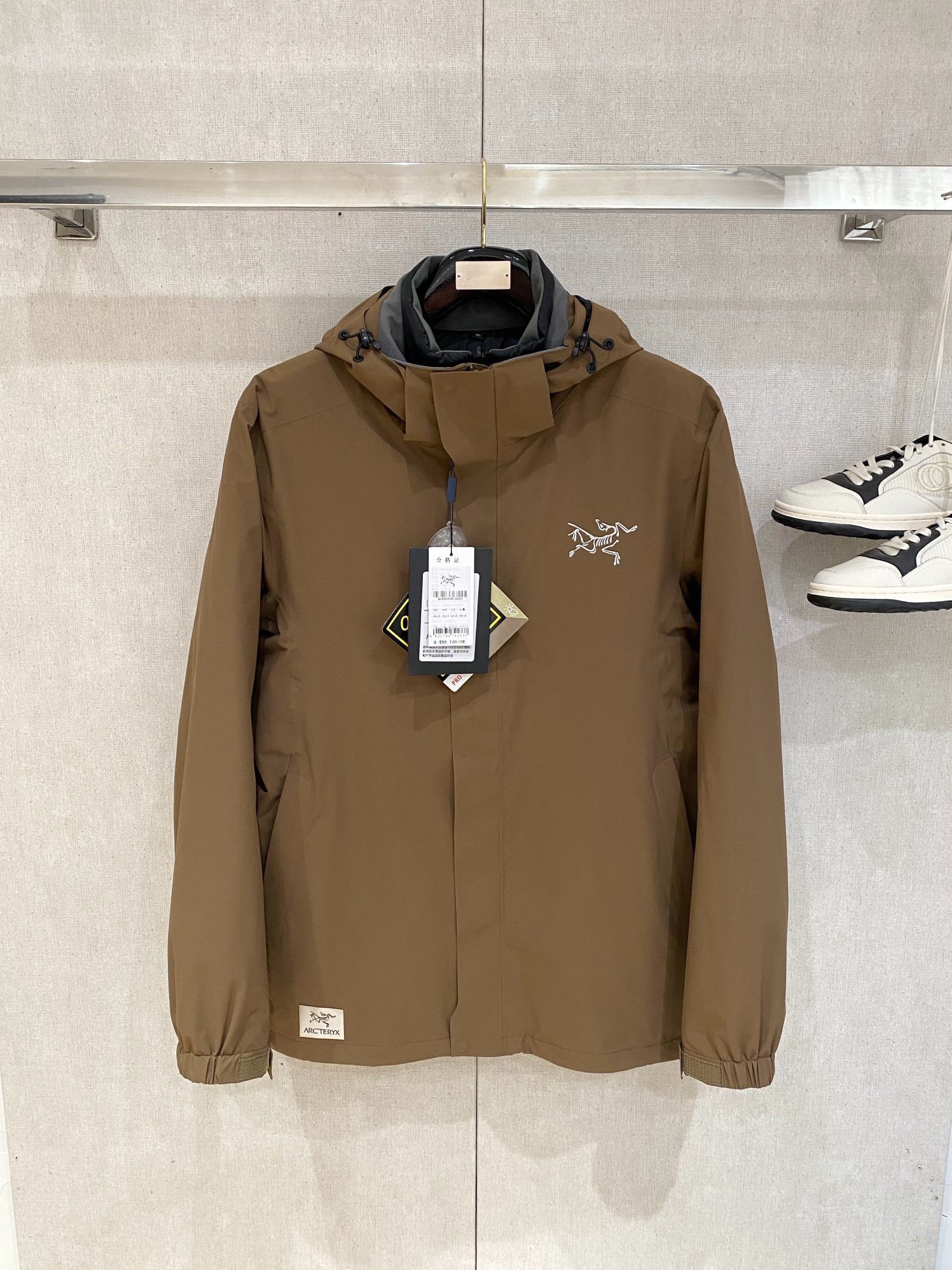 Arc'teryx Hoodie — c8d09a78 Angle 1