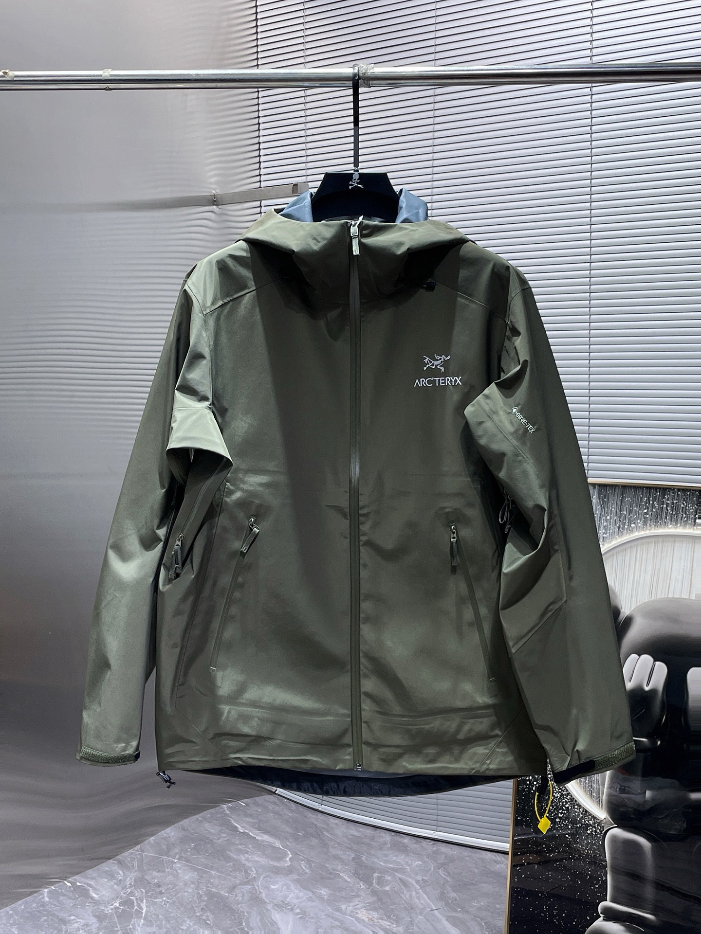 Arc'teryx Hoodie — d526e84c Angle 1