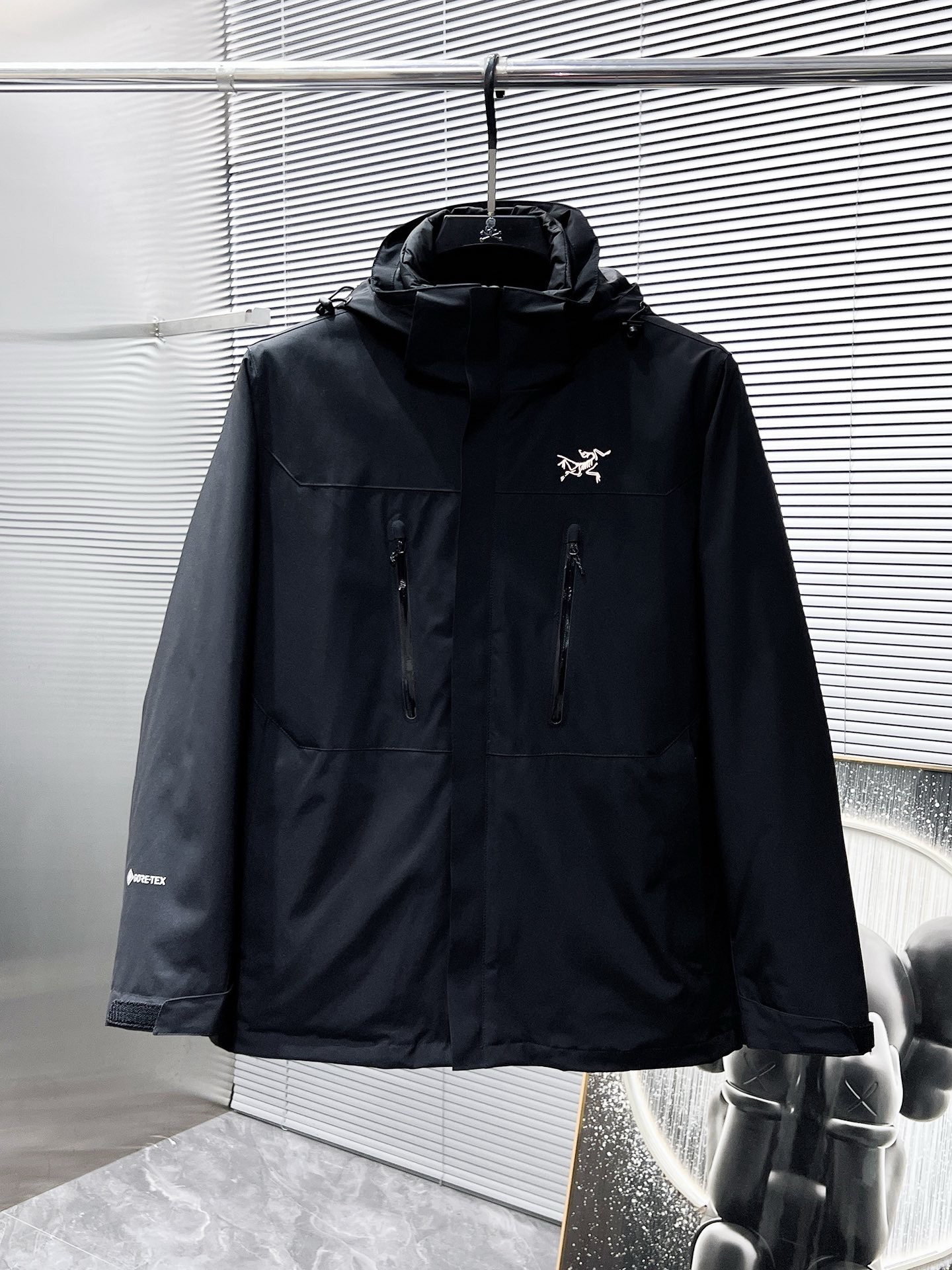 Arc'teryx Hoodie — d8e55d97 Angle 1