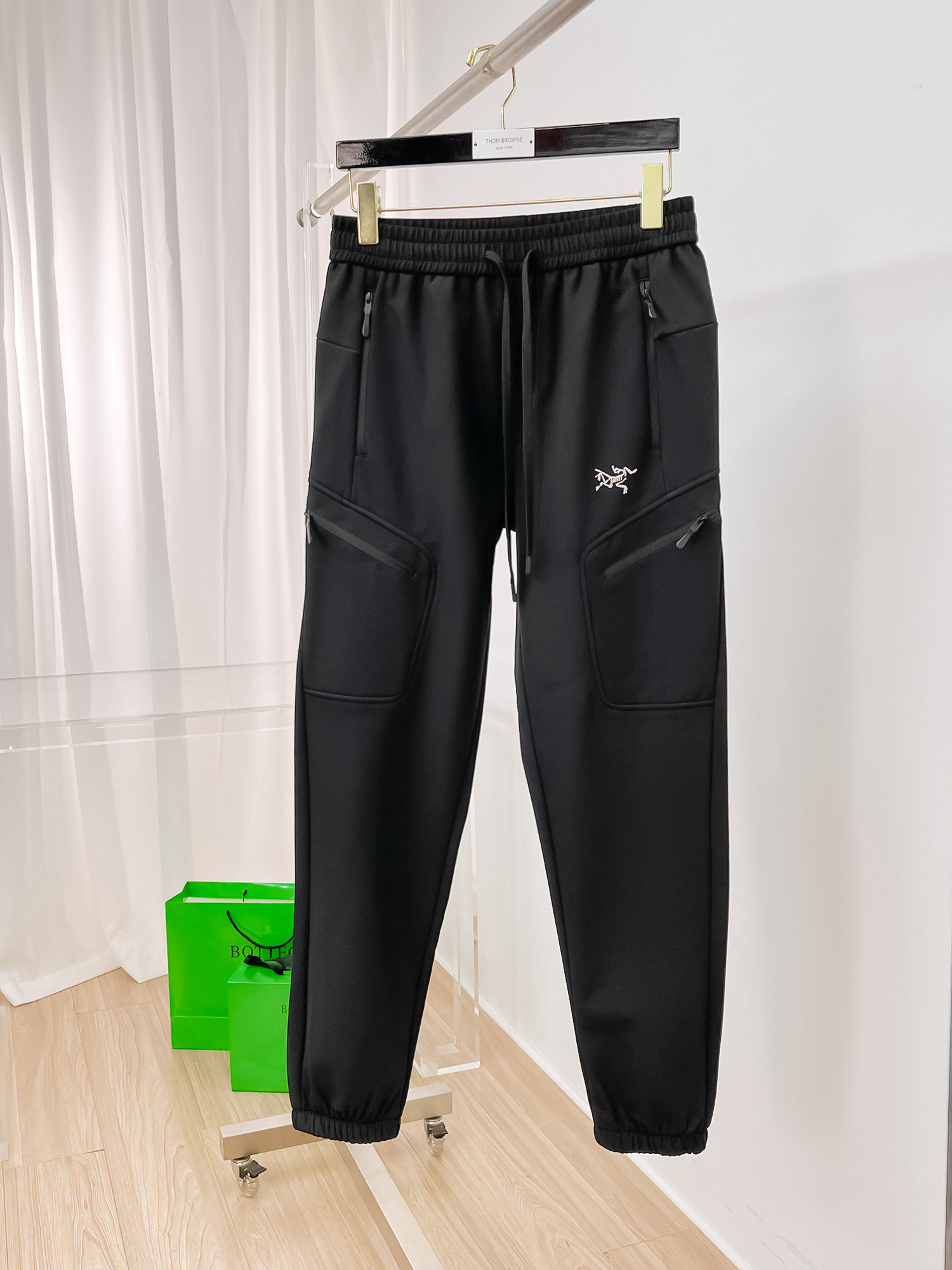 Arc'teryx Hoodie — e004a29a Angle 1