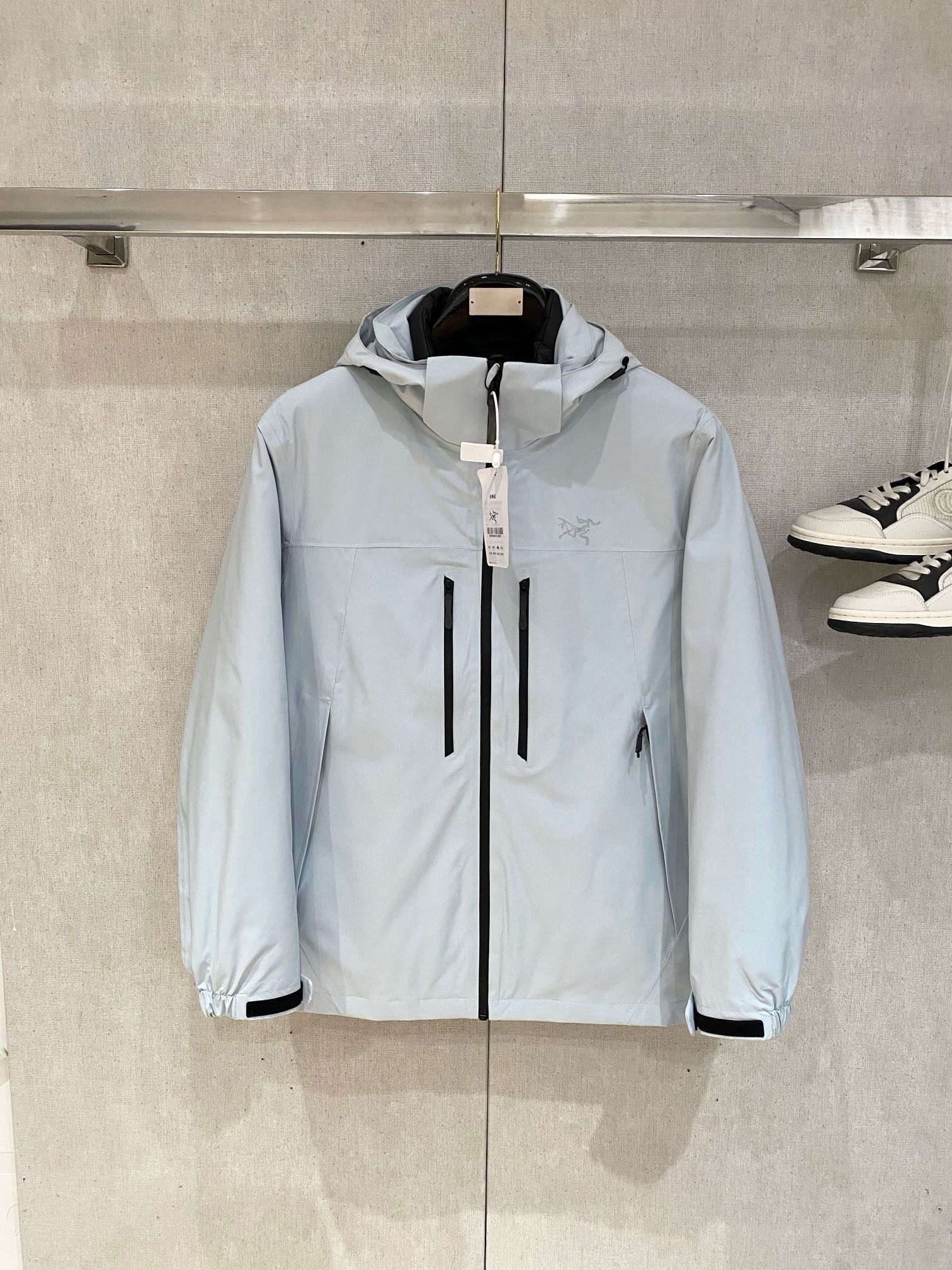 Arc'teryx Hoodie — f09ac305 Angle 1