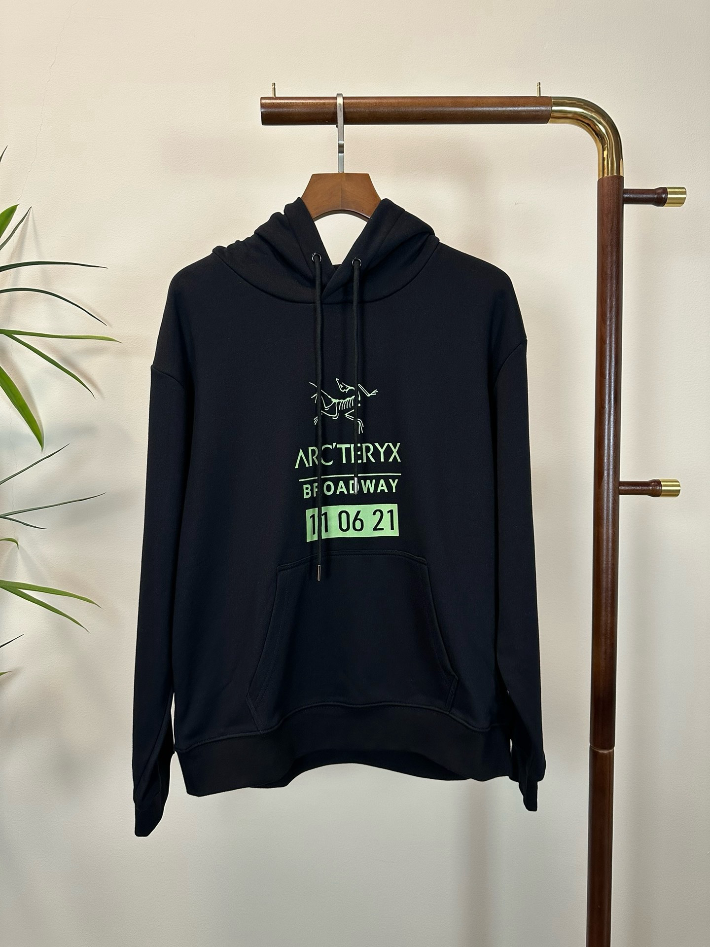 Arc'teryx Hoodie — fc6d3dab Angle 1