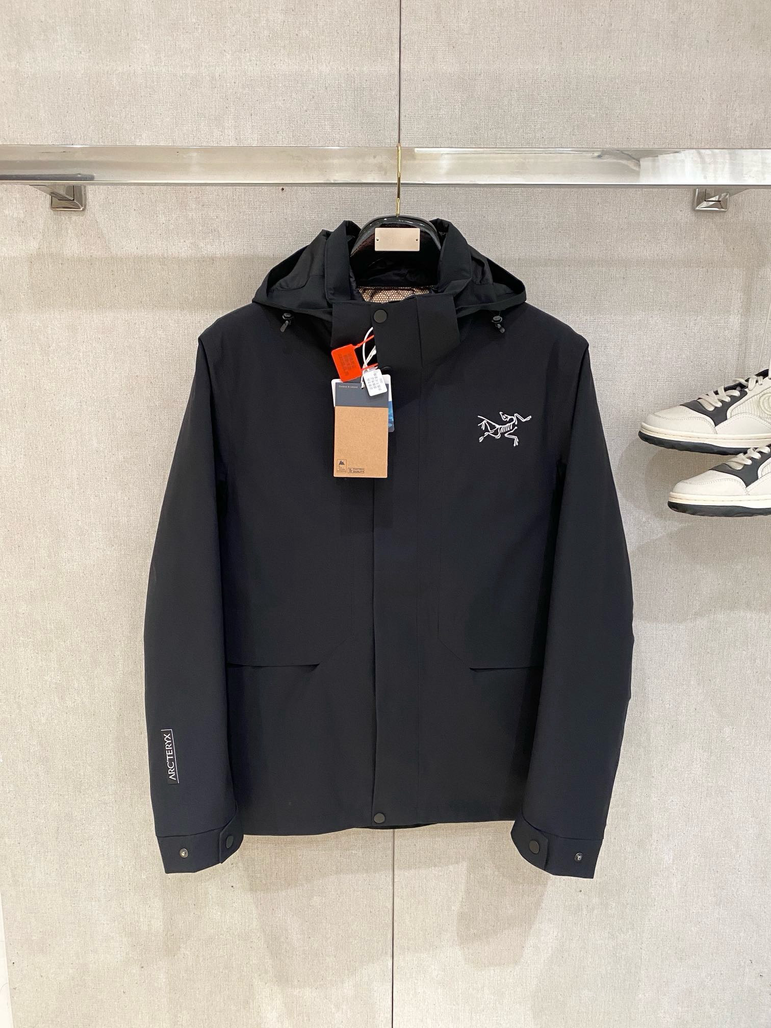 Arc'teryx Hoodie — fcf1f4cb Angle 1