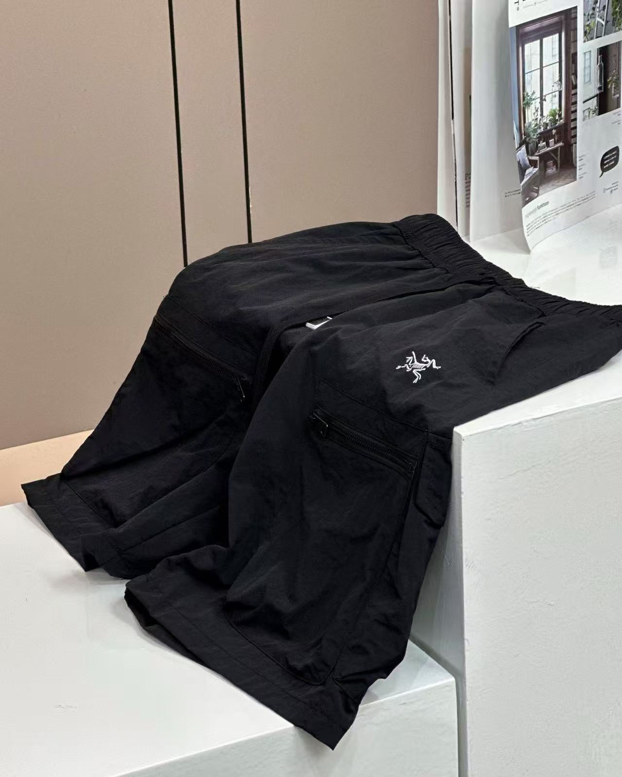Arc'teryx Pants — 4ac67981 Angle 1