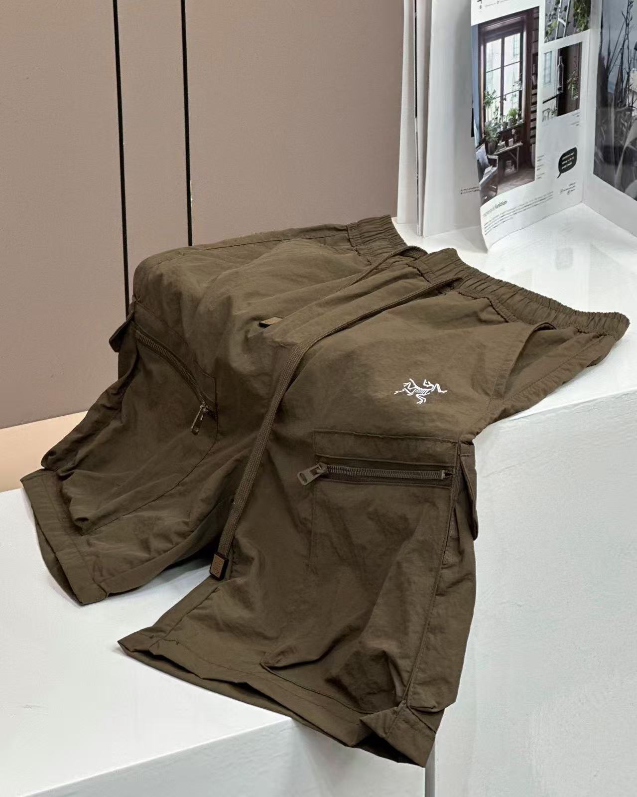 Arc'teryx Pants — c6c48ae4 Angle 1