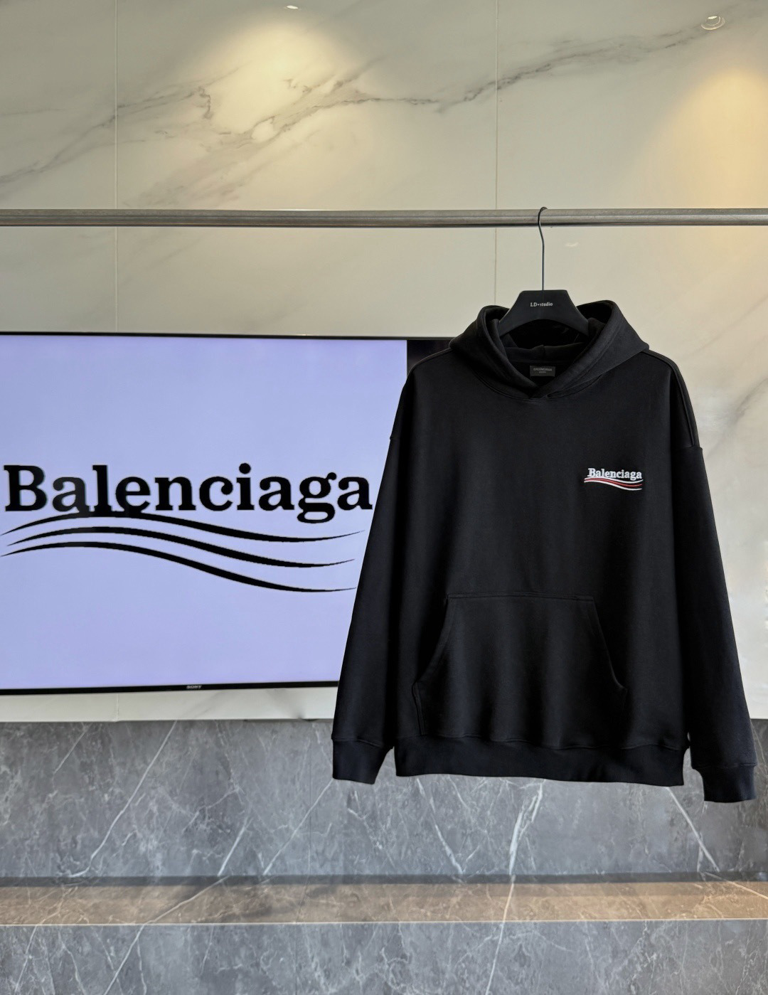 Balenciaga Hoodie — 42aa7cef Angle 1