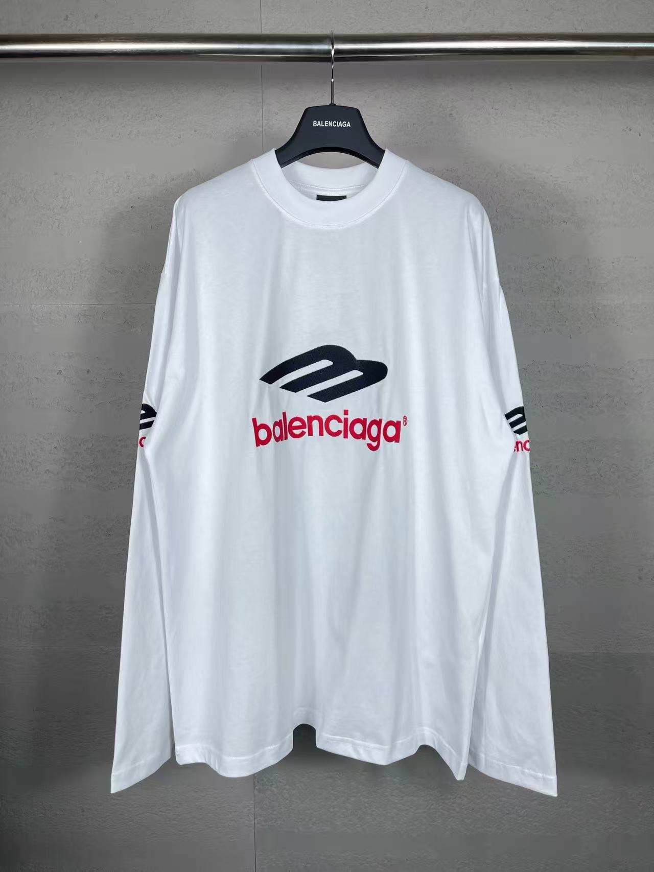 Balenciaga Hoodie — 544e54b6 Angle 1