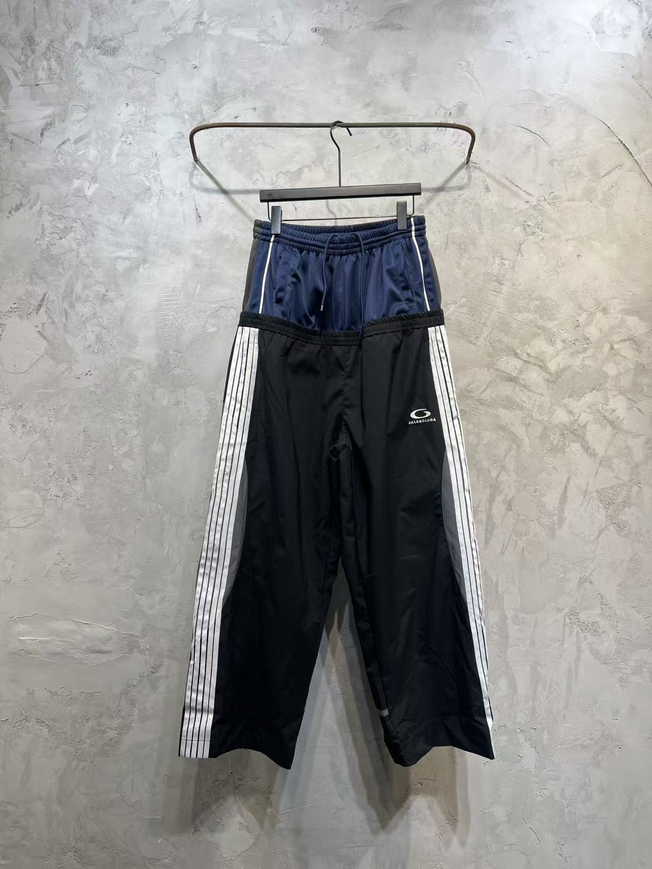 Balenciaga Hoodie — 850d5038 Angle 1