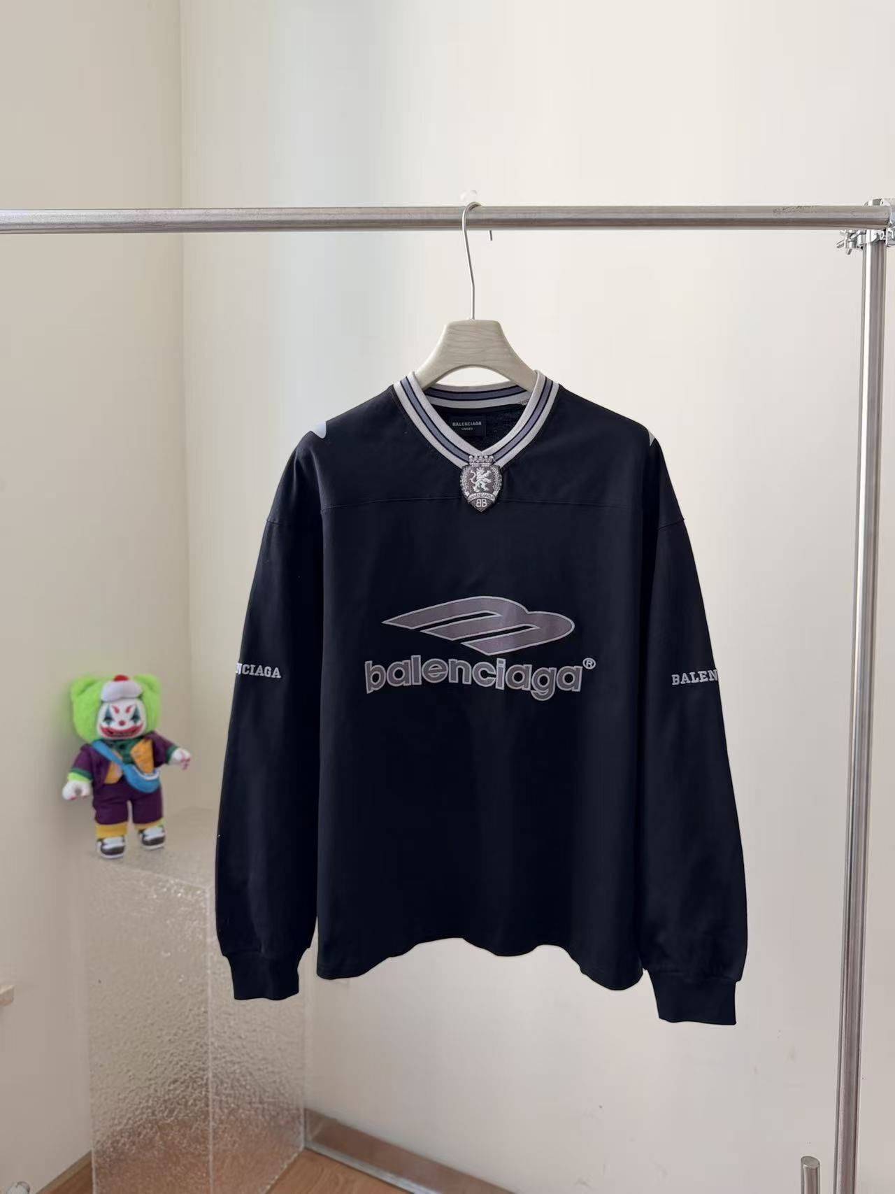 Balenciaga Hoodie — 8515f97f Angle 1