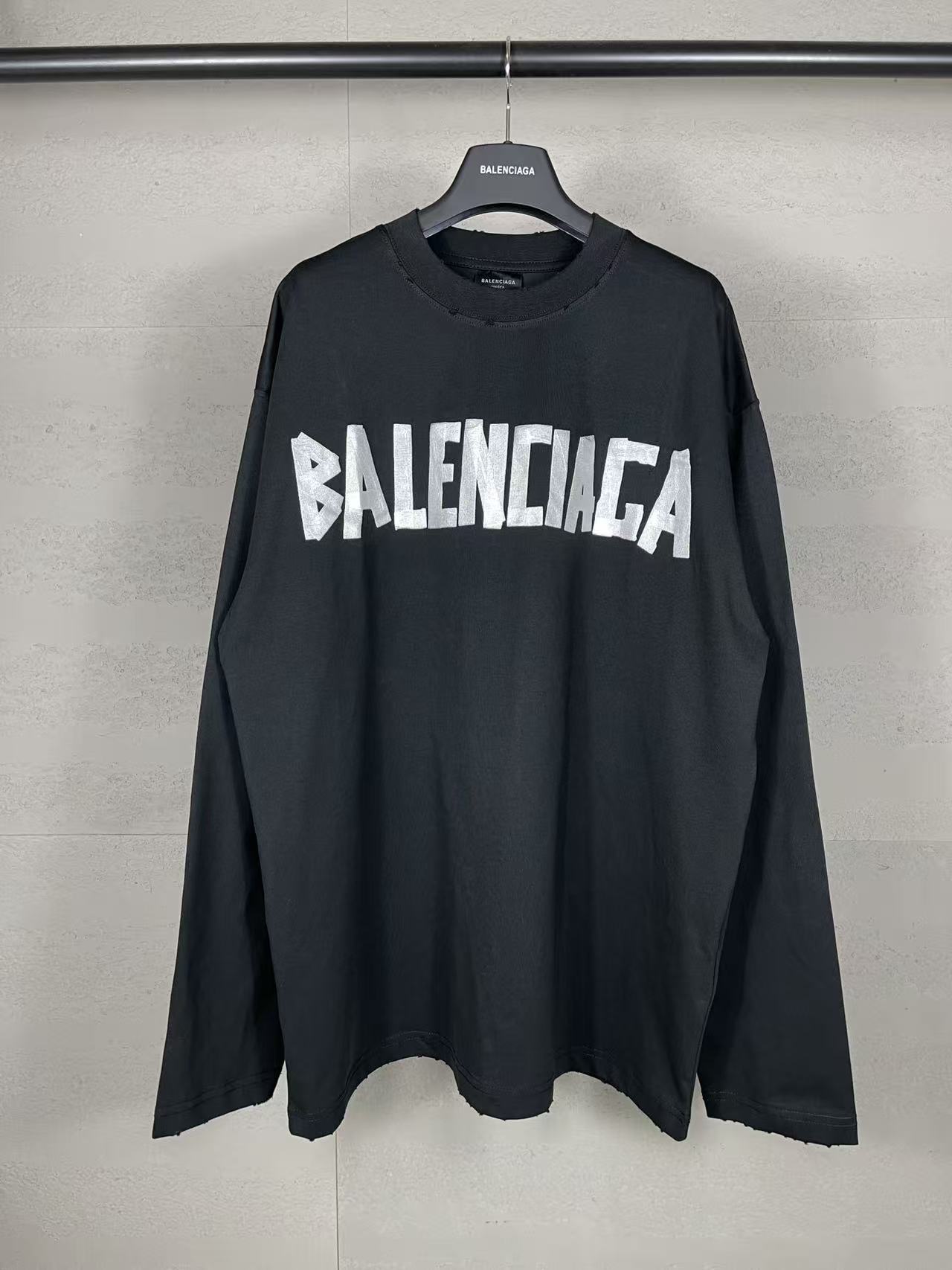 Balenciaga Hoodie — 99c8ff58 Angle 1
