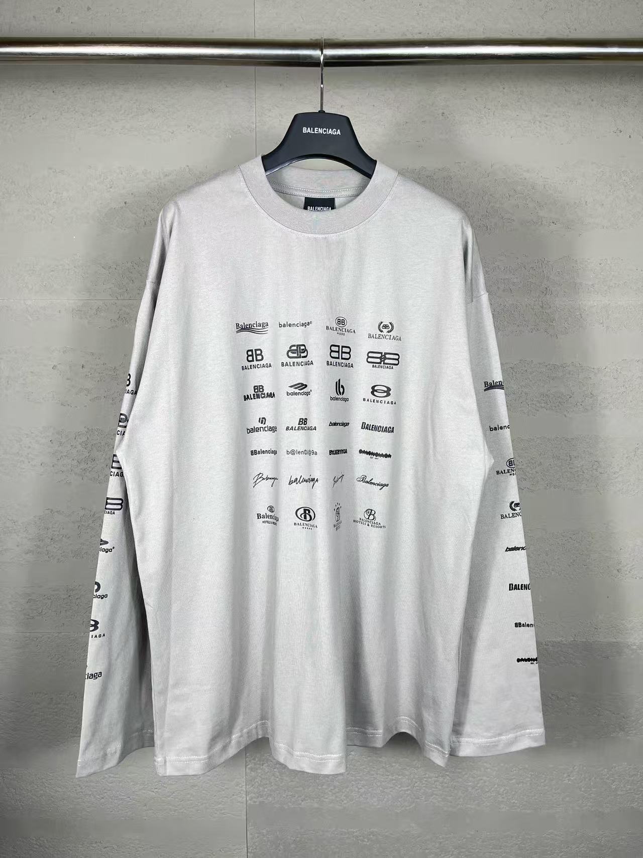 Balenciaga Hoodie — b74aaff4 Angle 1