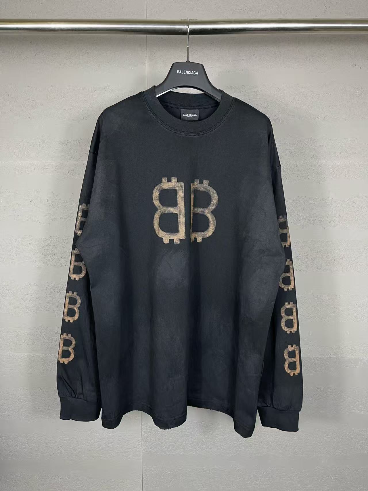 Balenciaga Hoodie — cbd4ed0e Angle 1