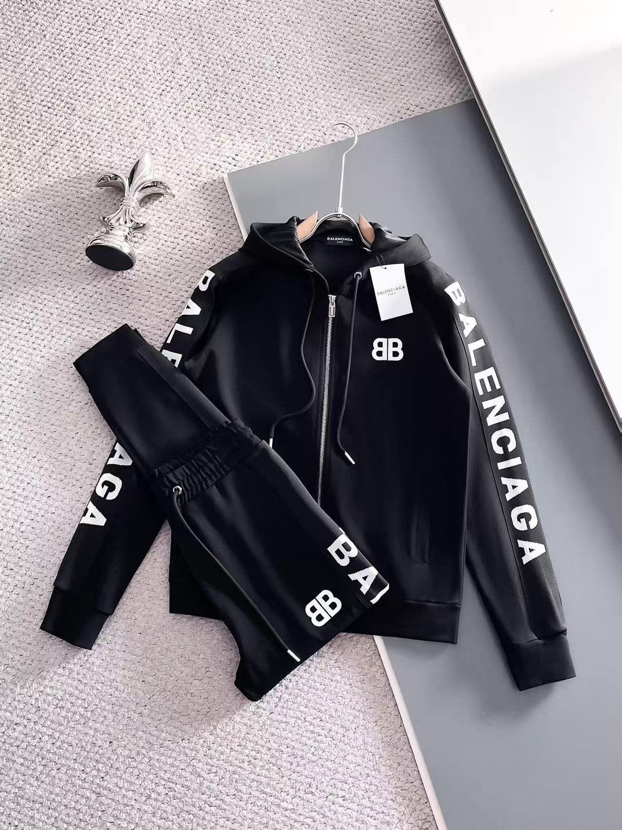 Balenciaga Hoodie — d123ca38 Angle 1
