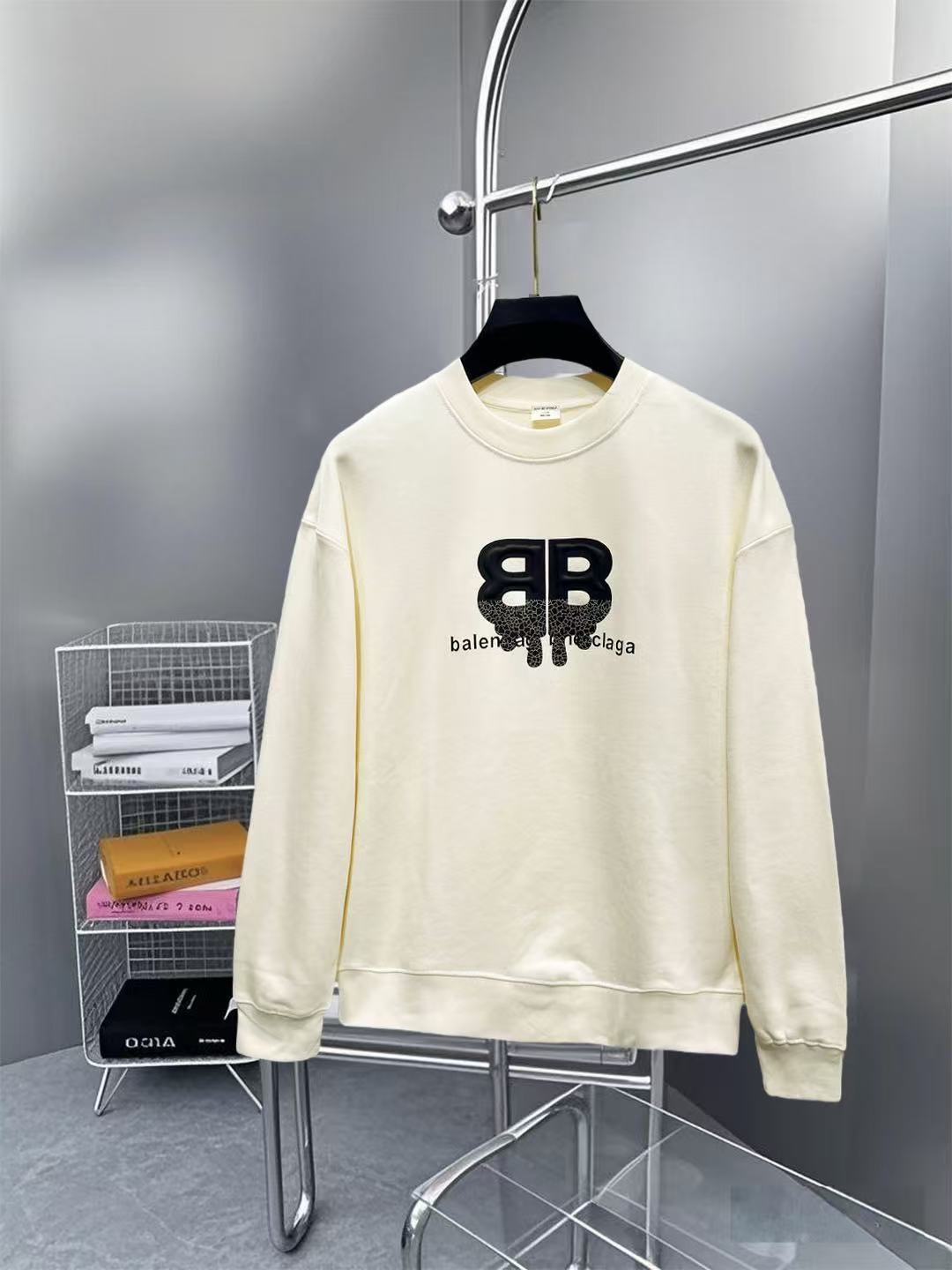 Balenciaga Hoodie — d7d6b6f2 Angle 1