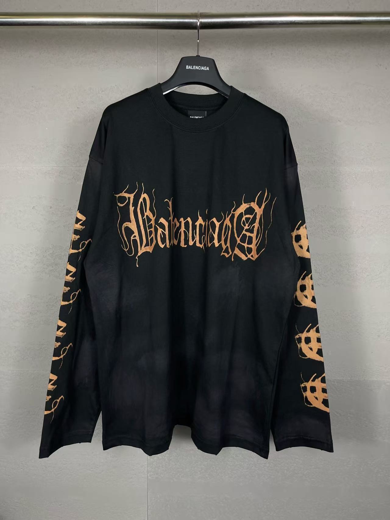 Balenciaga Hoodie — de90de2a Angle 1
