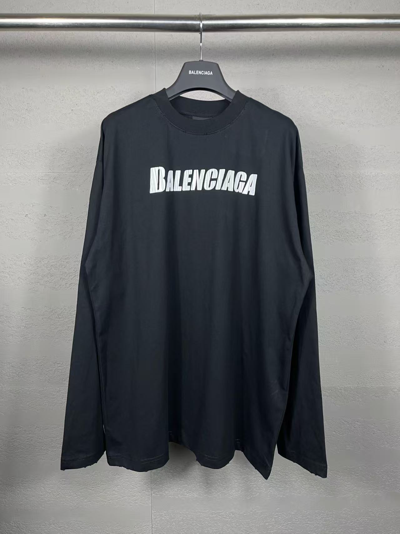 Balenciaga Hoodie — e69fe96c Angle 1