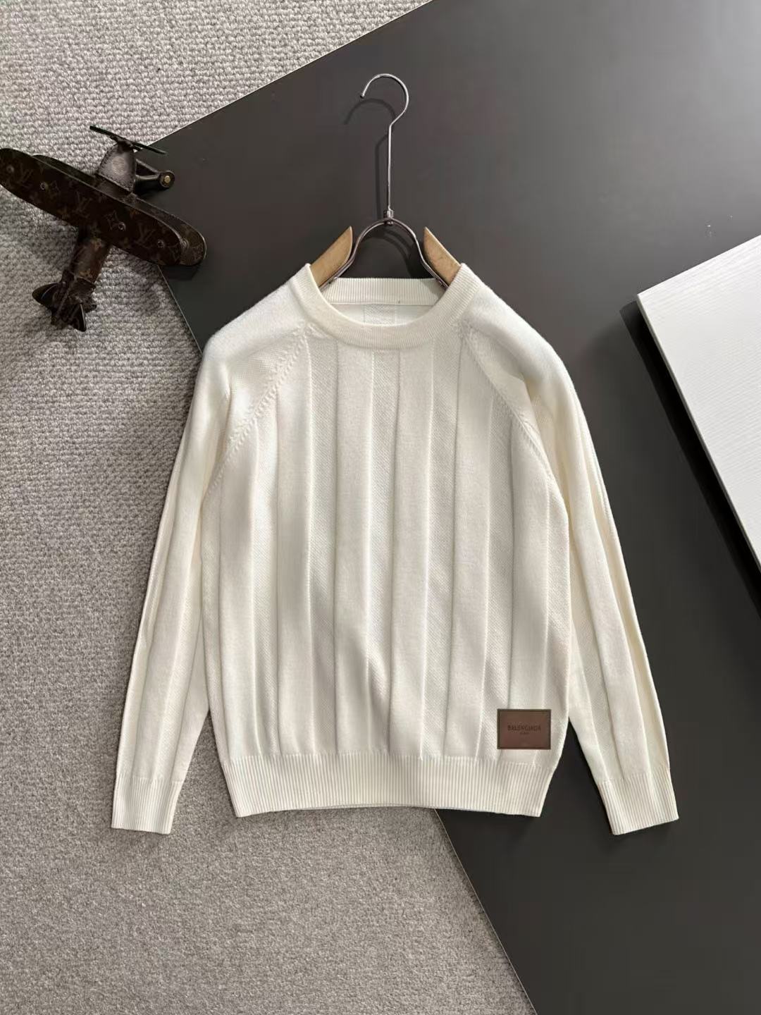 Balenciaga Hoodie — ee7f6344 Angle 1