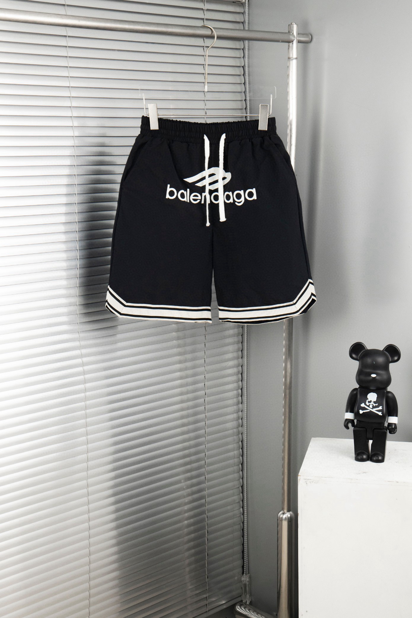 Balenciaga Pants — 00563542 Angle 1