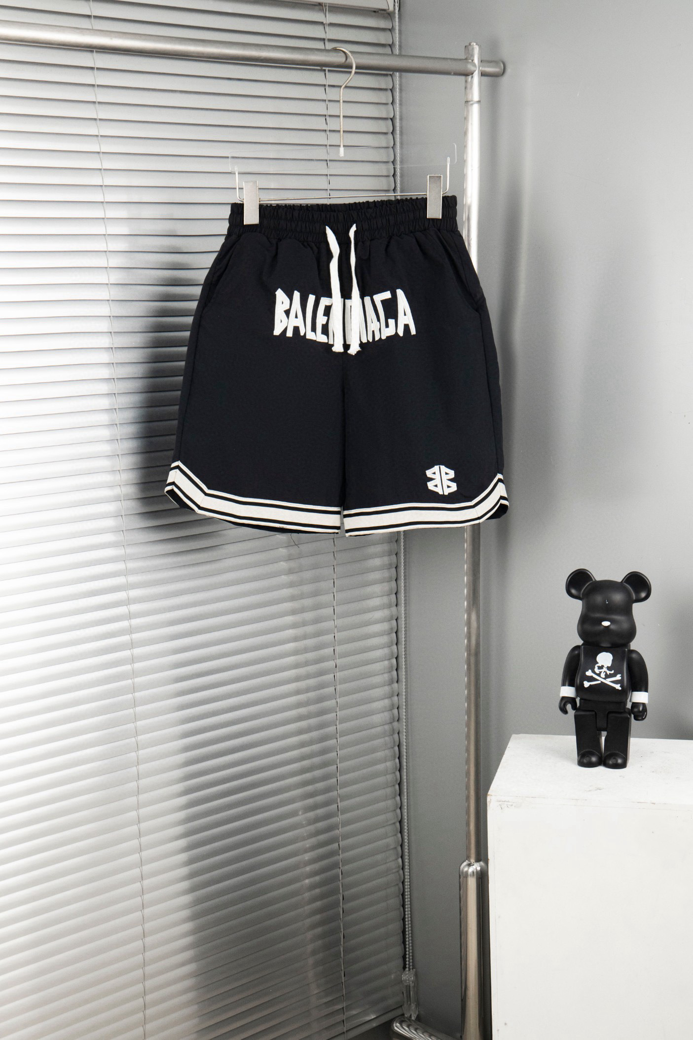 Balenciaga Pants — 0dd98ad9 Angle 1