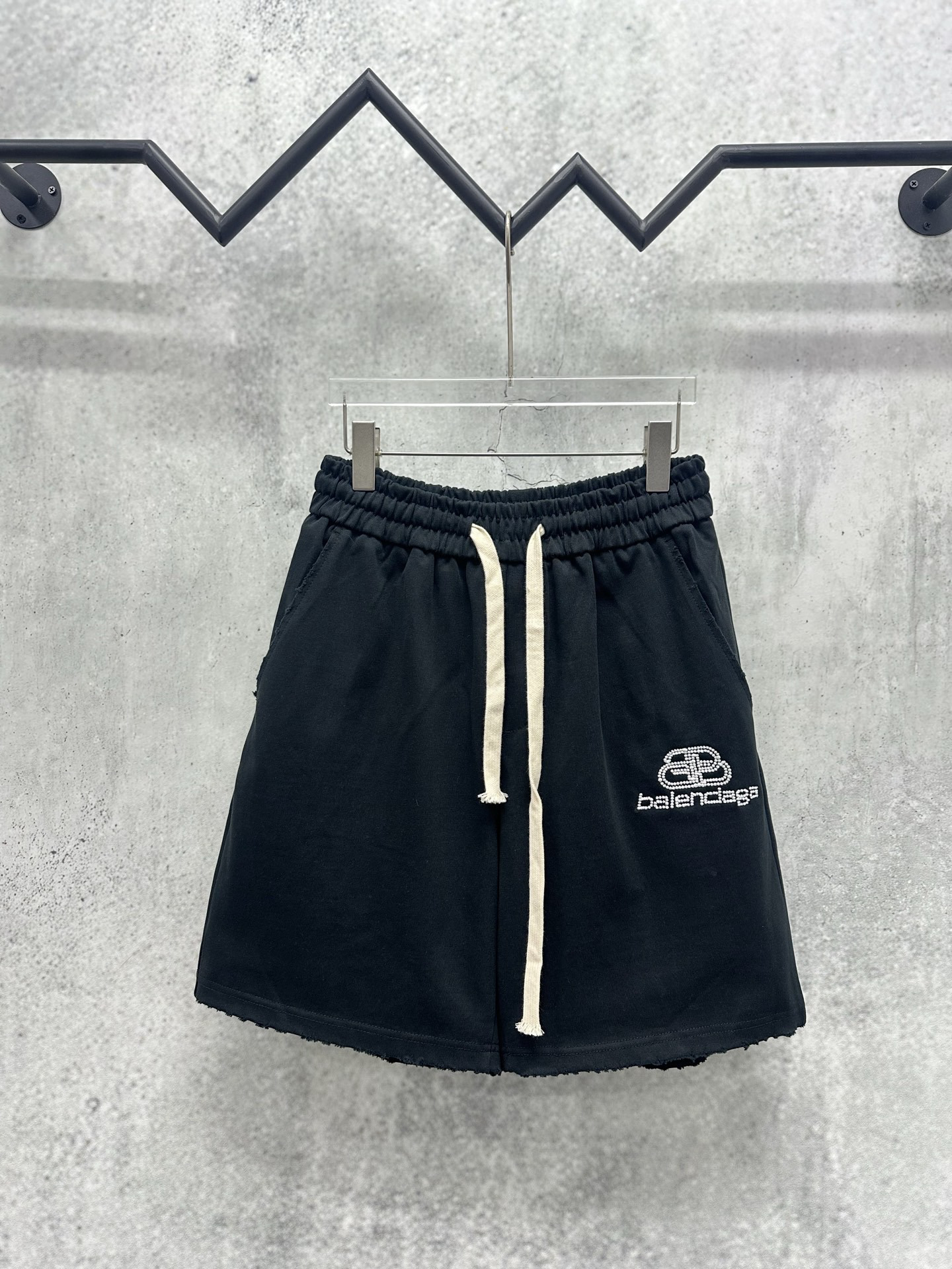 Balenciaga Pants — 1807bb25 Angle 1