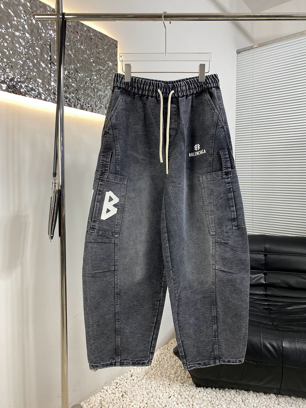 Balenciaga Pants — 3eae91cf Angle 1