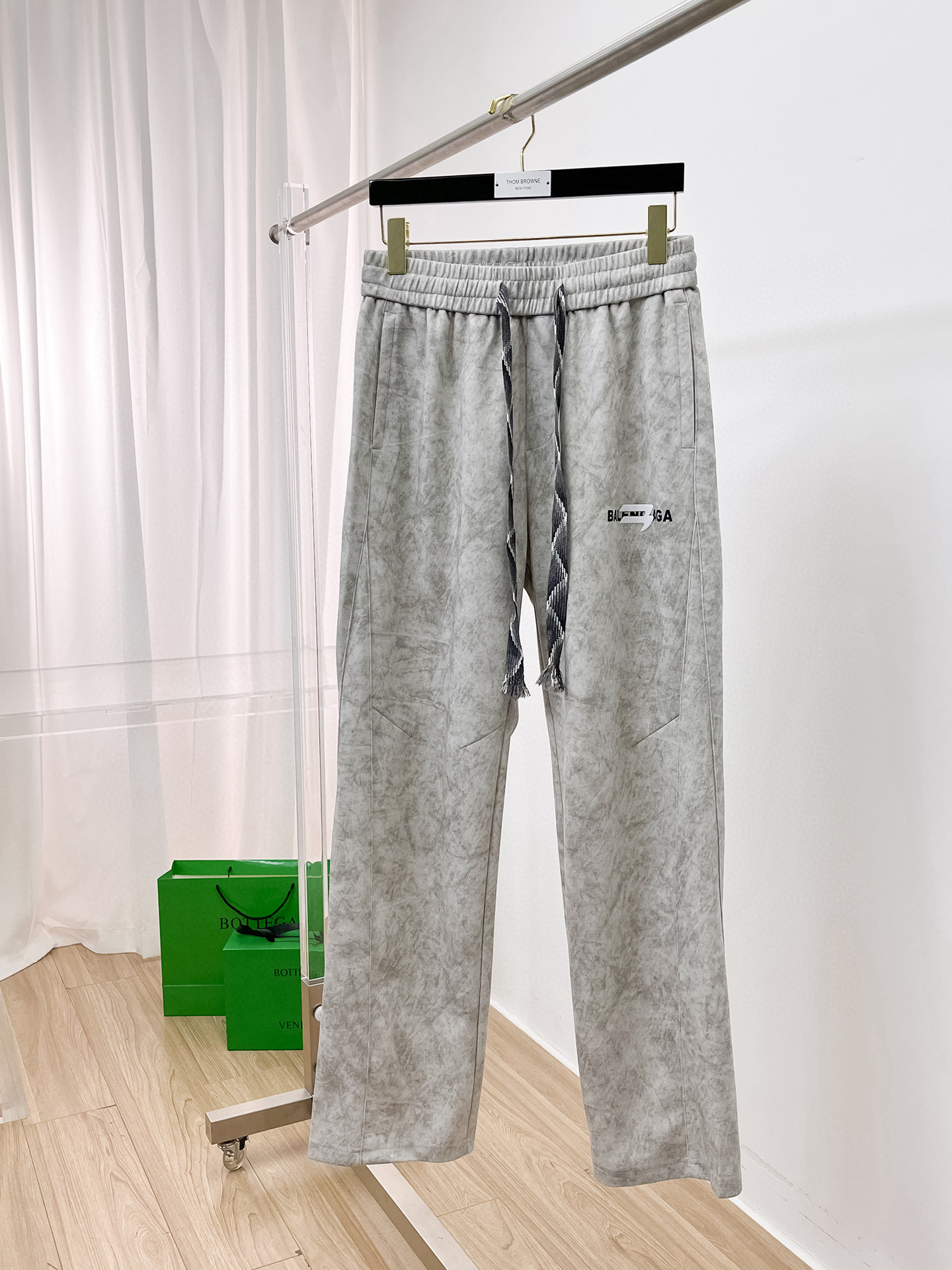 Balenciaga Pants — 40eca904 Angle 1