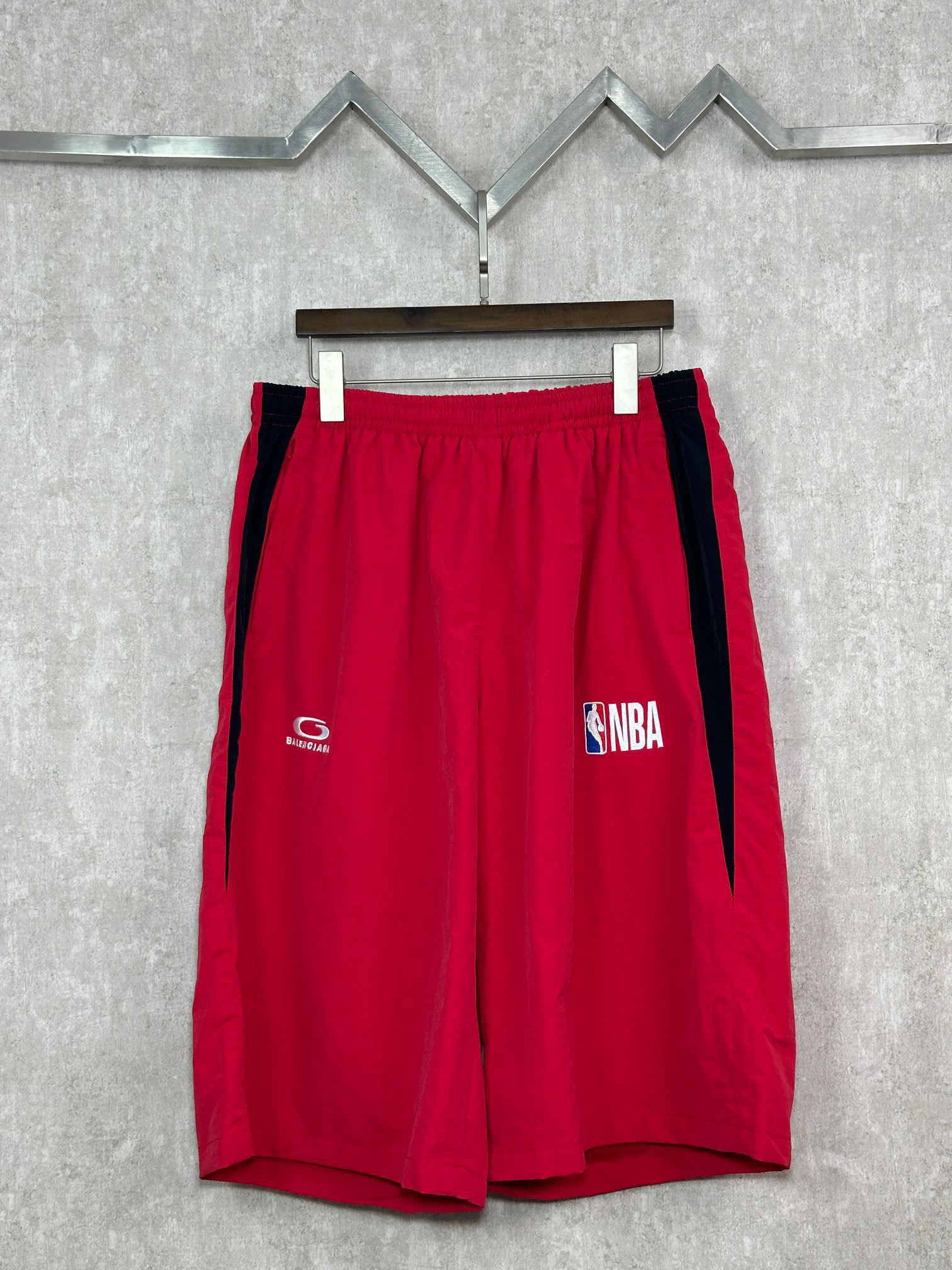 Balenciaga Pants — 4985e610 Angle 1