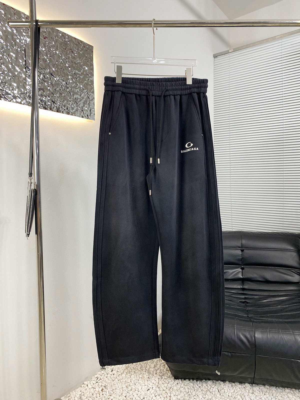 Balenciaga Pants — 4e644e97 Angle 1