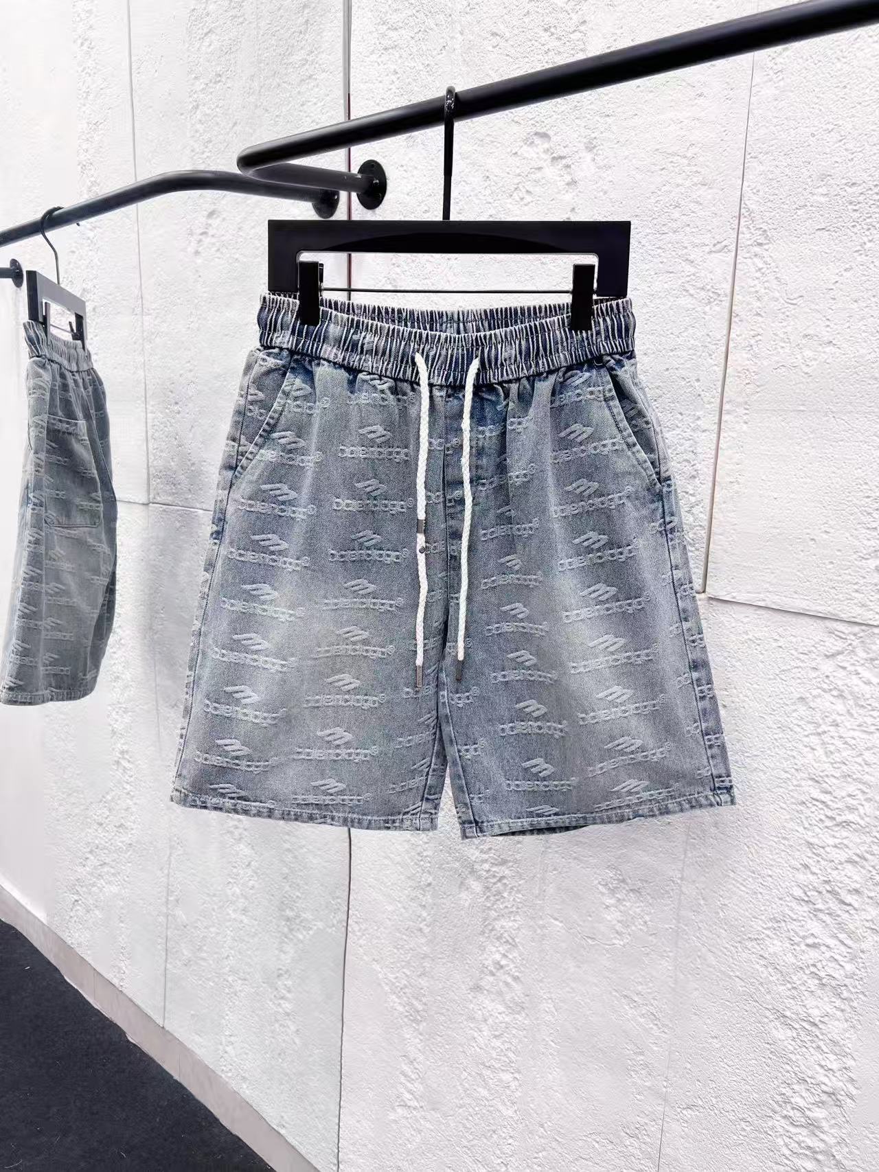 Balenciaga Pants — 5de66e07 Angle 1