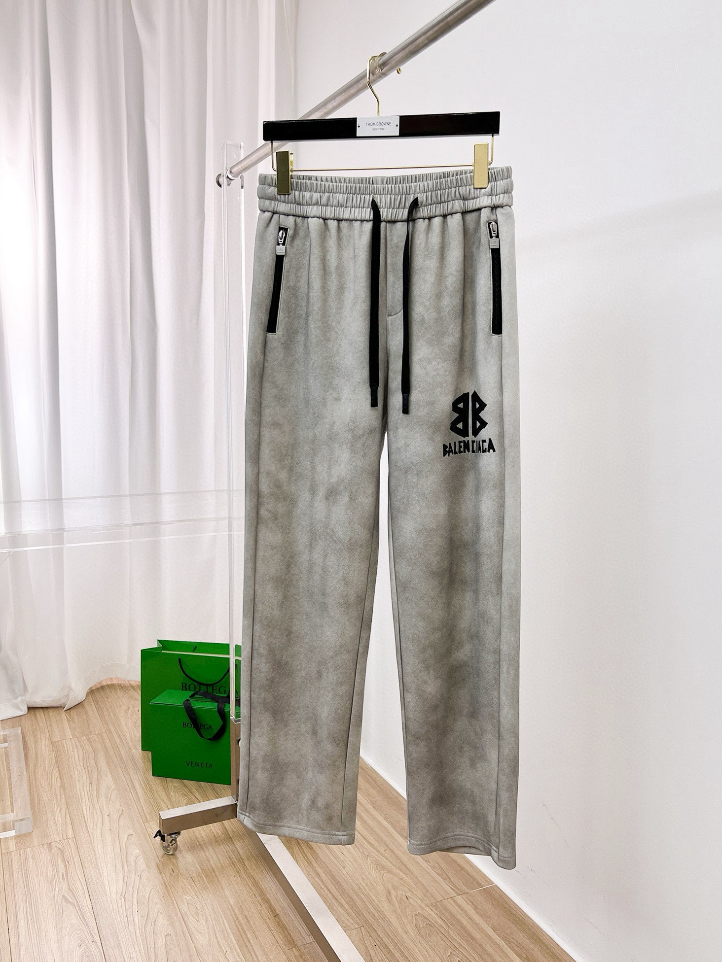 Balenciaga Pants — 77caba3e Angle 1