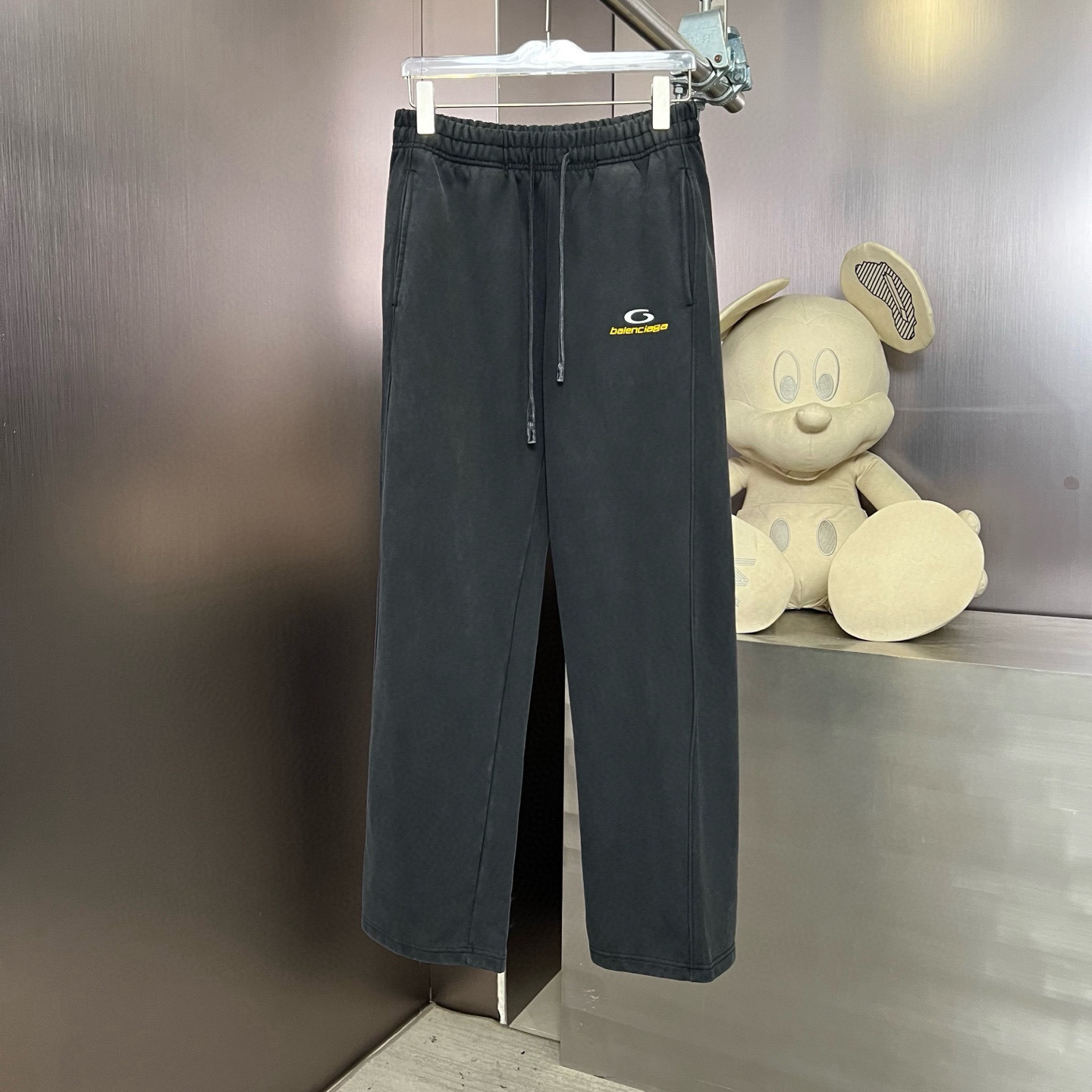 Balenciaga Pants — 84cece86 Angle 1