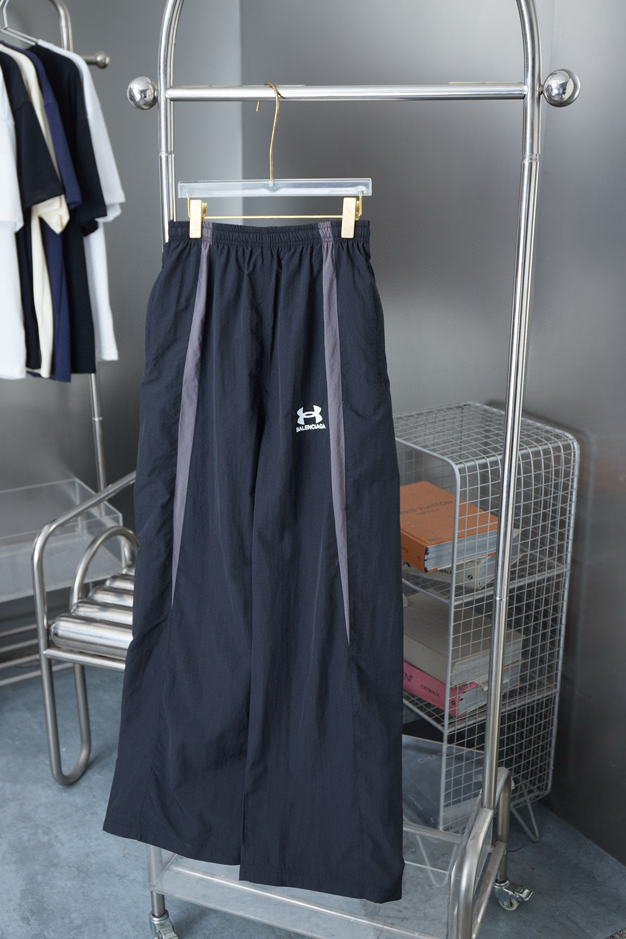 Balenciaga Pants — bfe5b017 Angle 1