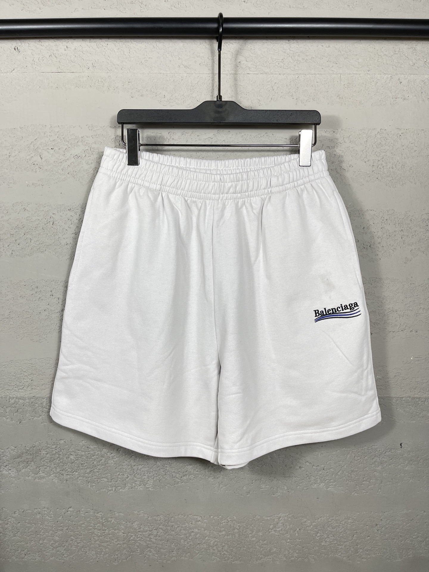 Balenciaga Pants — e948a370 Angle 1