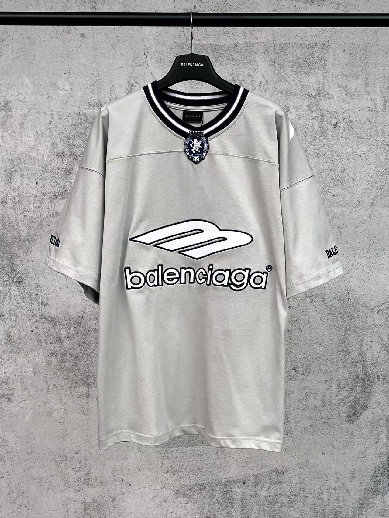Balenciaga Shirts — 28032c36 Angle 1