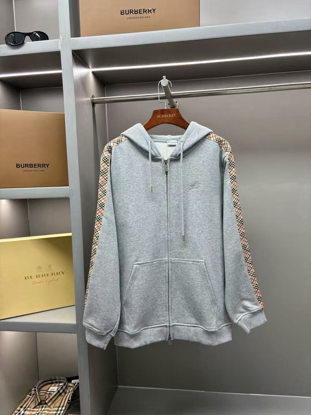 Burberry Hoodie — 15fb664d Angle 1