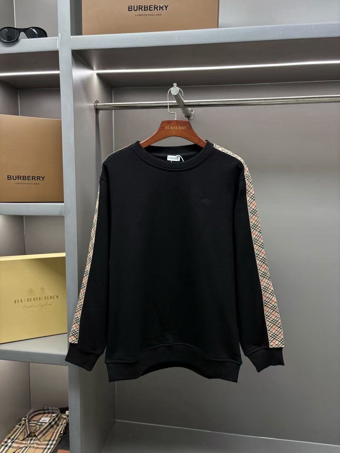 Burberry Hoodie — 80dd08df Angle 1