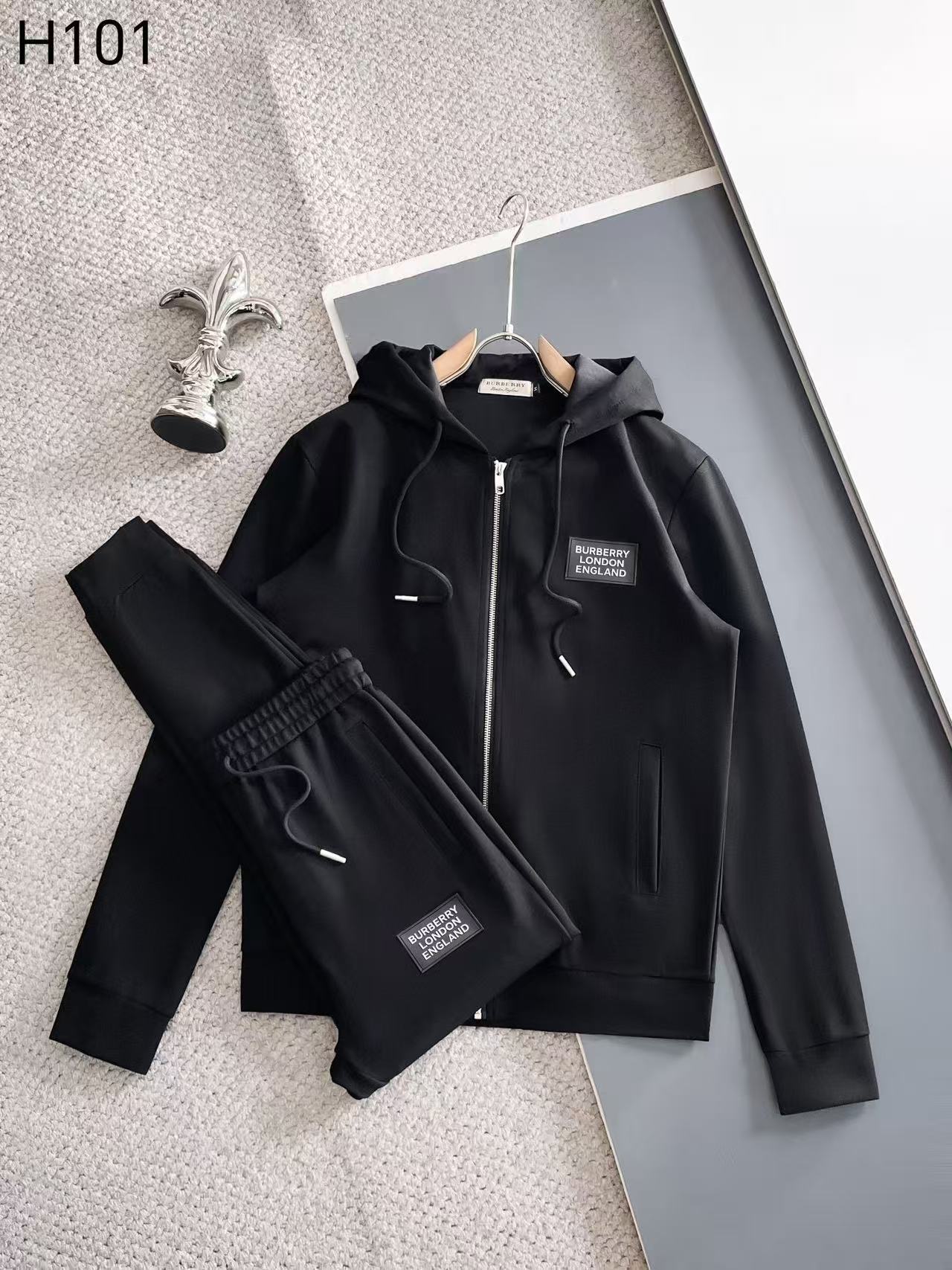 Burberry Hoodie — af812b18 Angle 1