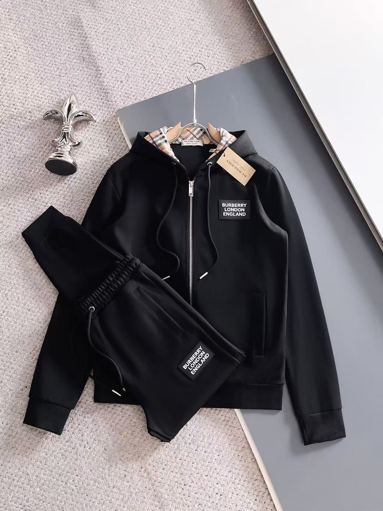 Burberry Hoodie — c2f89758 Angle 1
