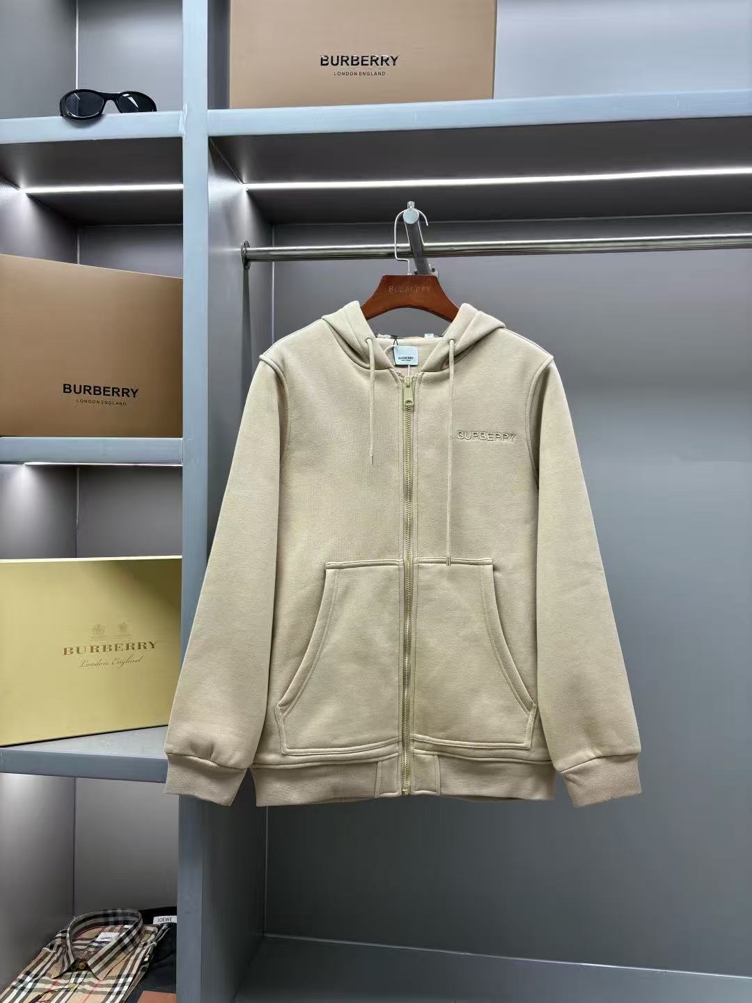 Burberry Hoodie — da344a83 Angle 1
