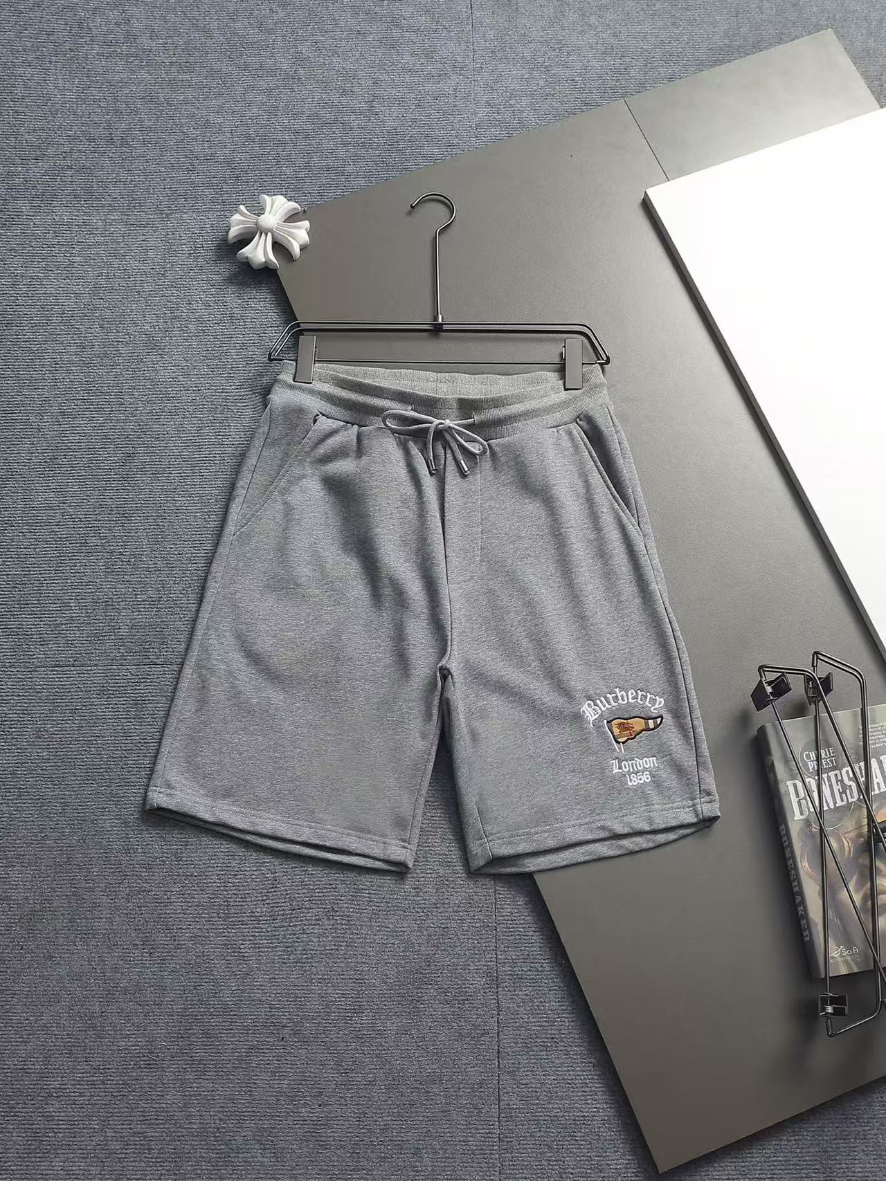 Burberry Pants — 4c665569 Angle 1