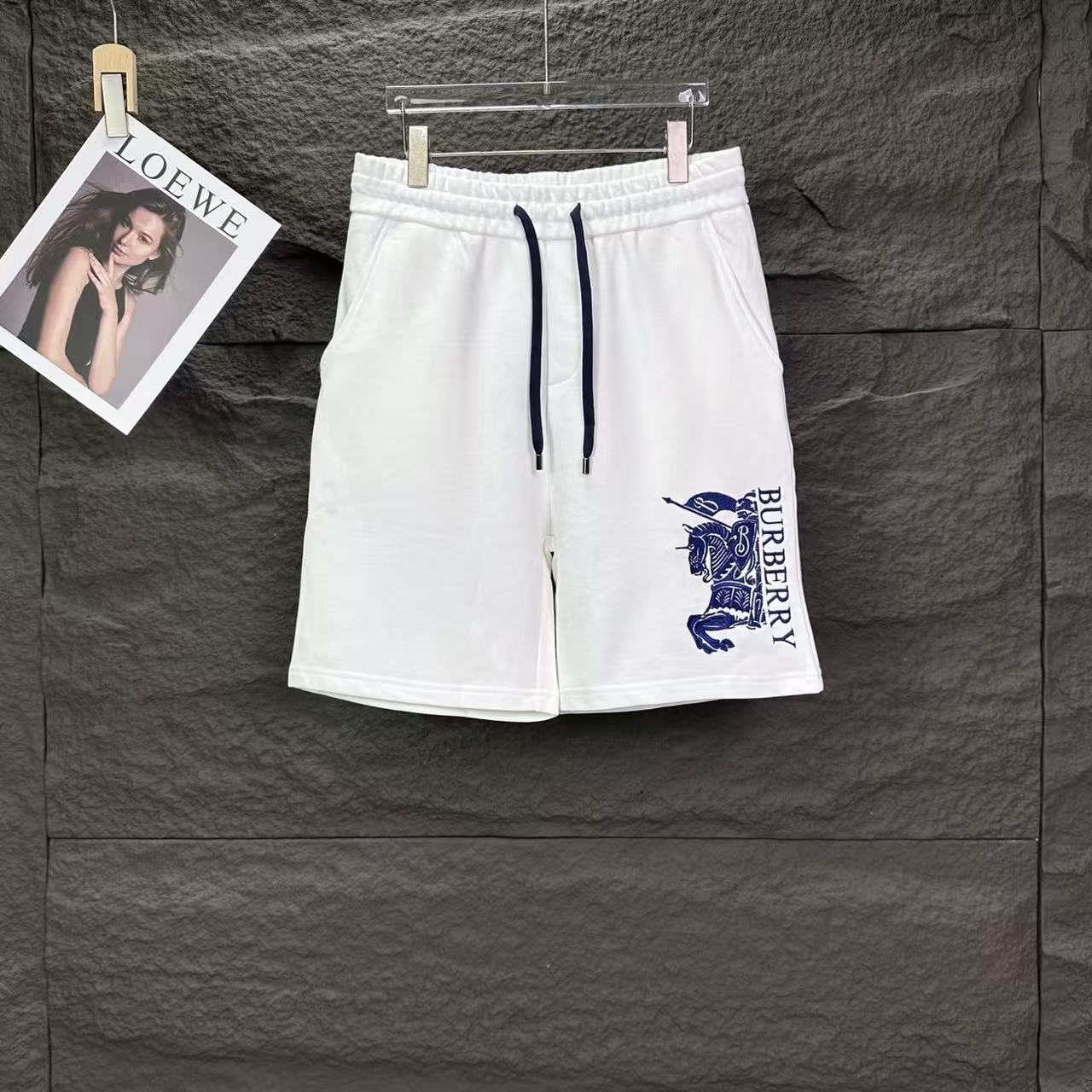 Burberry Pants — d8ee46ff Angle 1