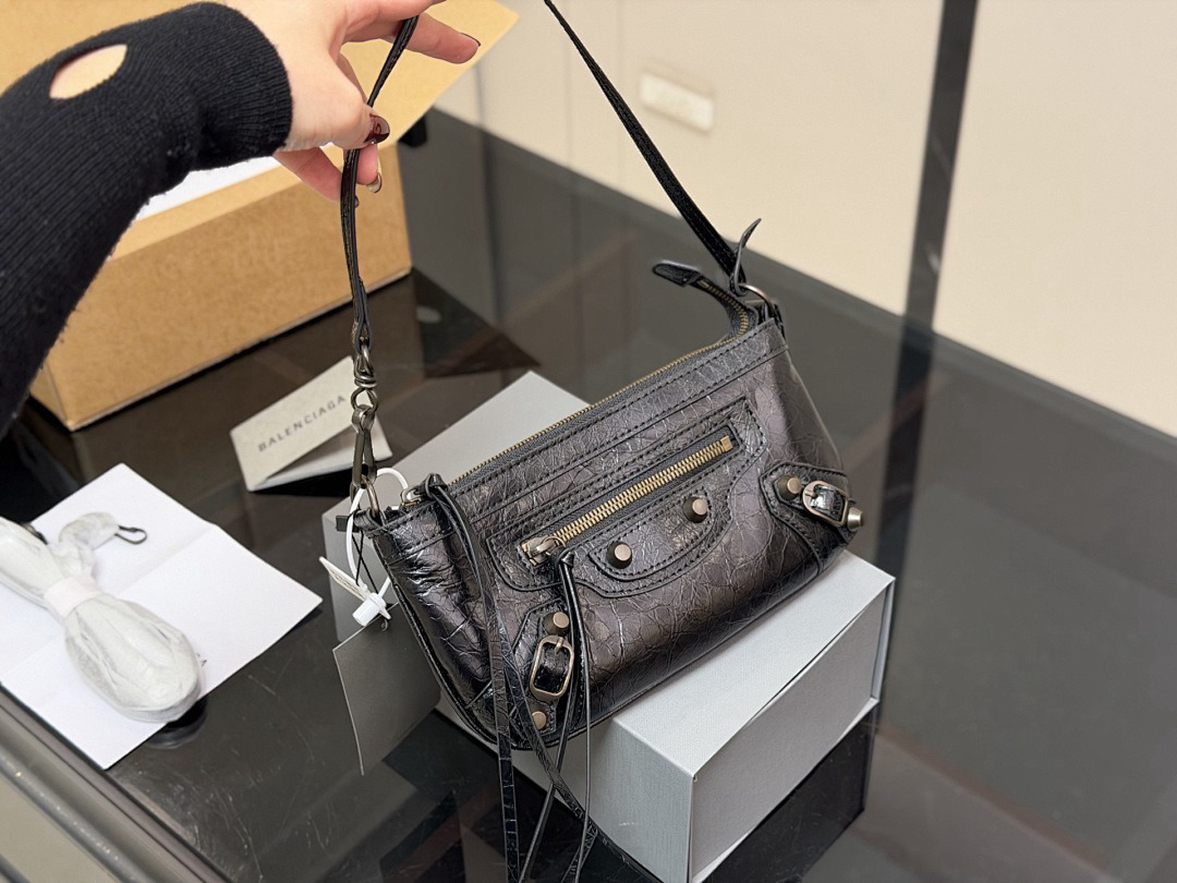 Designer Bags Balenciaga — U172 Angle 1
